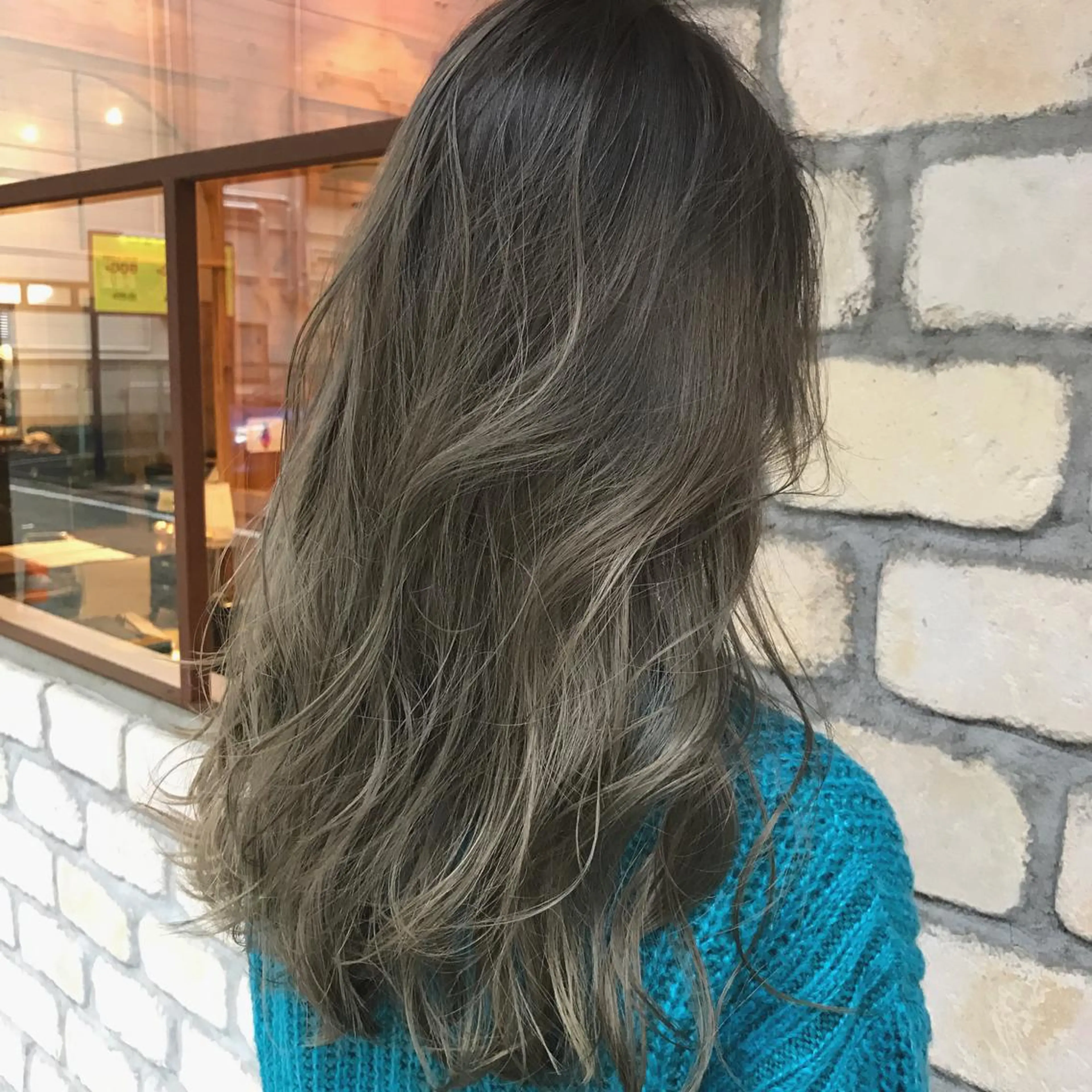 ロング カラー ブリーチ グラデーションカラー グレージュ ハイライトカラー ハイライト emme エミィ/立川のヘアスタイル