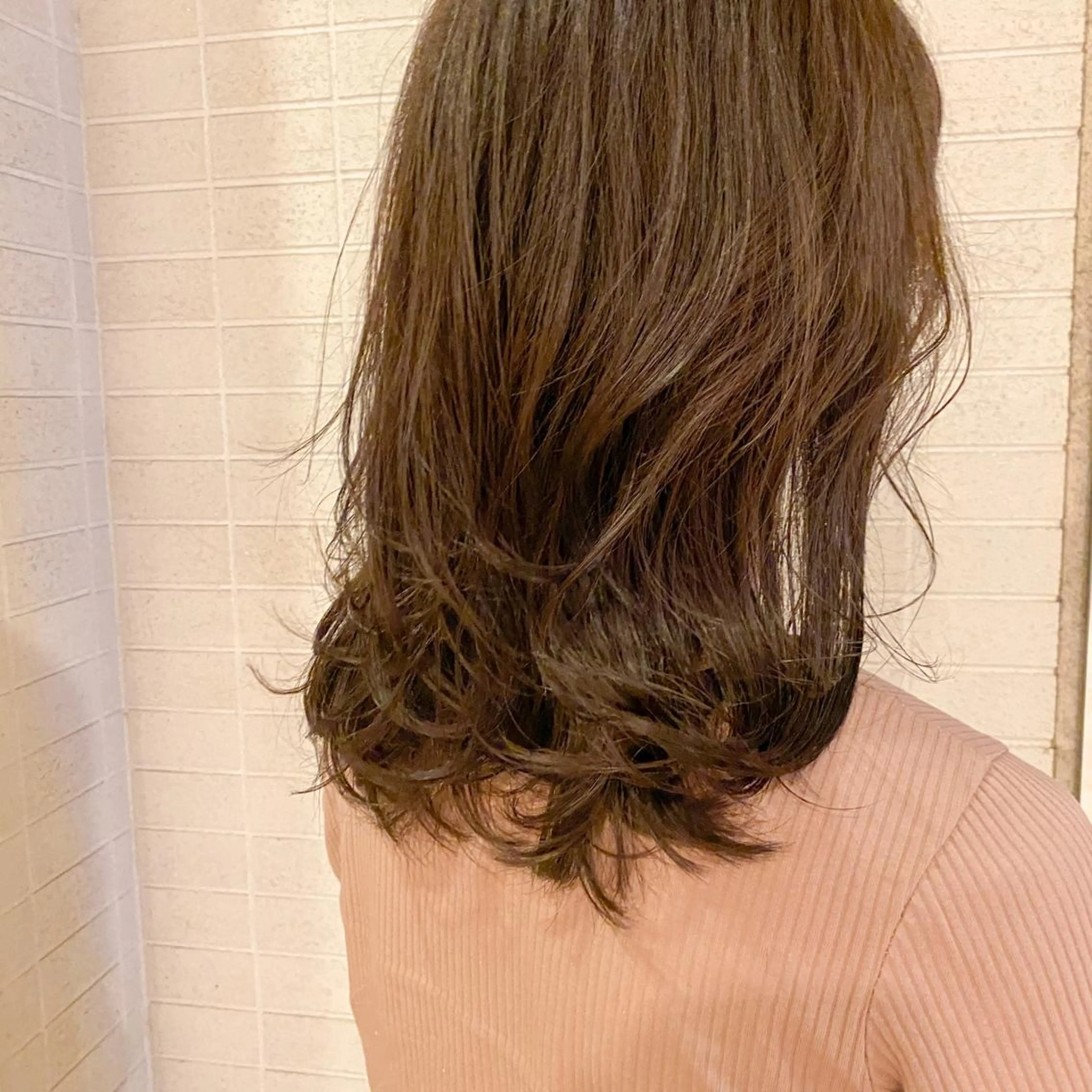 ミディアム カラー ヘアアレンジ グレージュ salowin 渋谷　joule所属・美髪矯正 韓国レイヤーのヘアスタイル