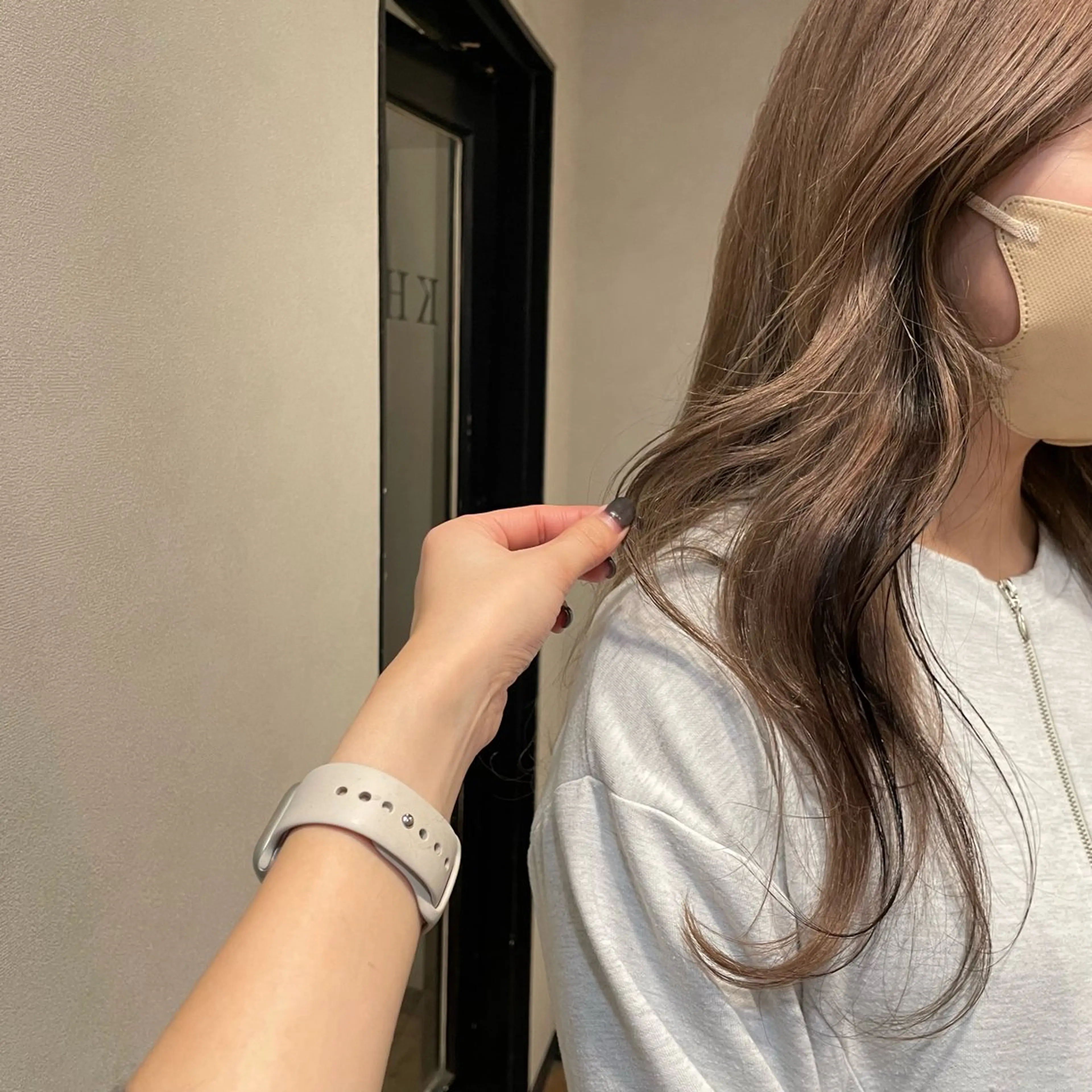 カラー ベージュカラー ミルクティーベージュ 金城 二千夏のヘアスタイル
