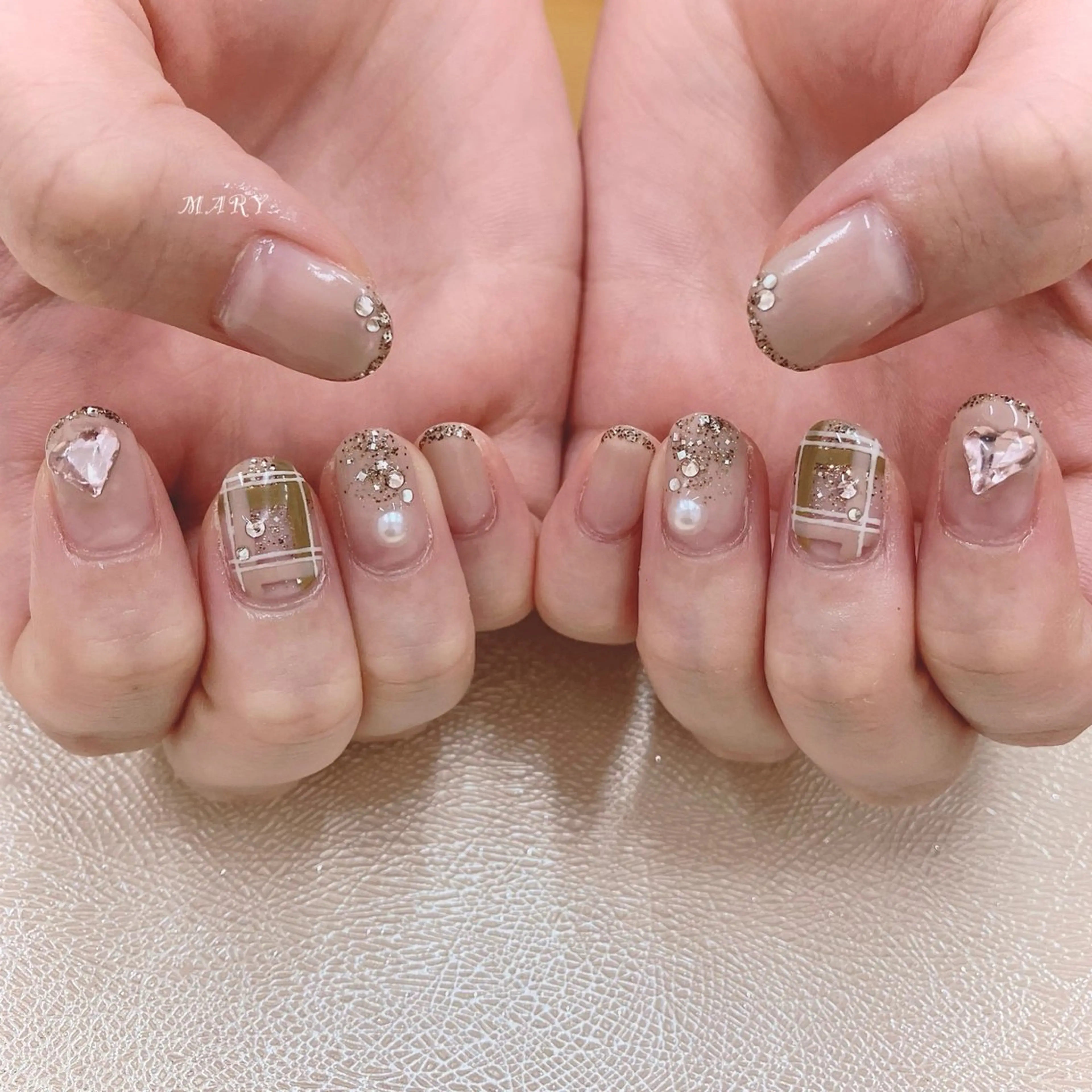 ネイル グラデーション キラキラネイル ニュアンスネイル ハンドネイル Mary nail所属・Mary nail .narumiのネイルデザイン