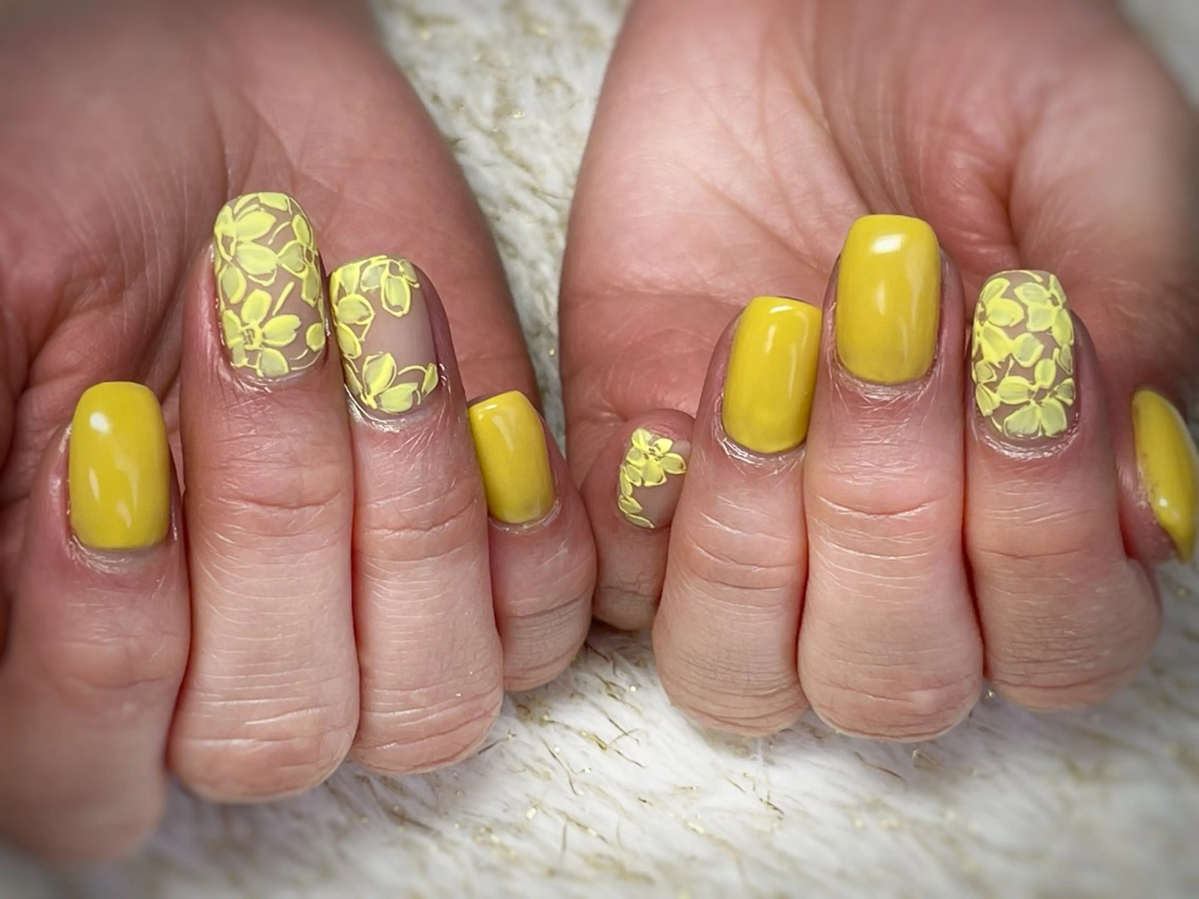 ネイル アートネイル フラワーネイル マットネイル 黄色 ハンドネイル nail ayacaのネイルデザイン