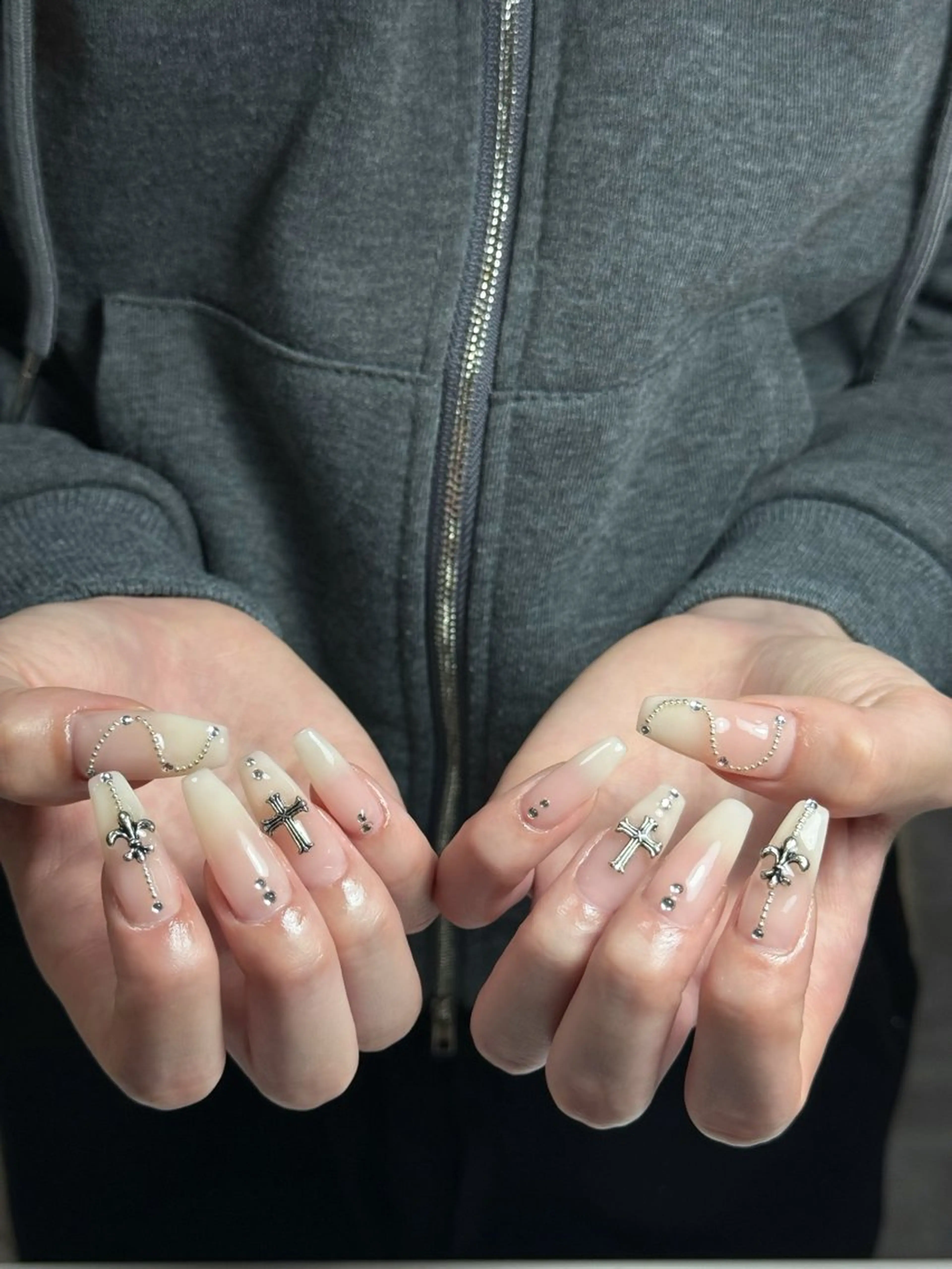 ネイル フレンチネイル ジェルネイル キラキラネイル 韓国ネイル マグネットネイル Julli nail studio所属・Julli NailStudioのネイルデザイン