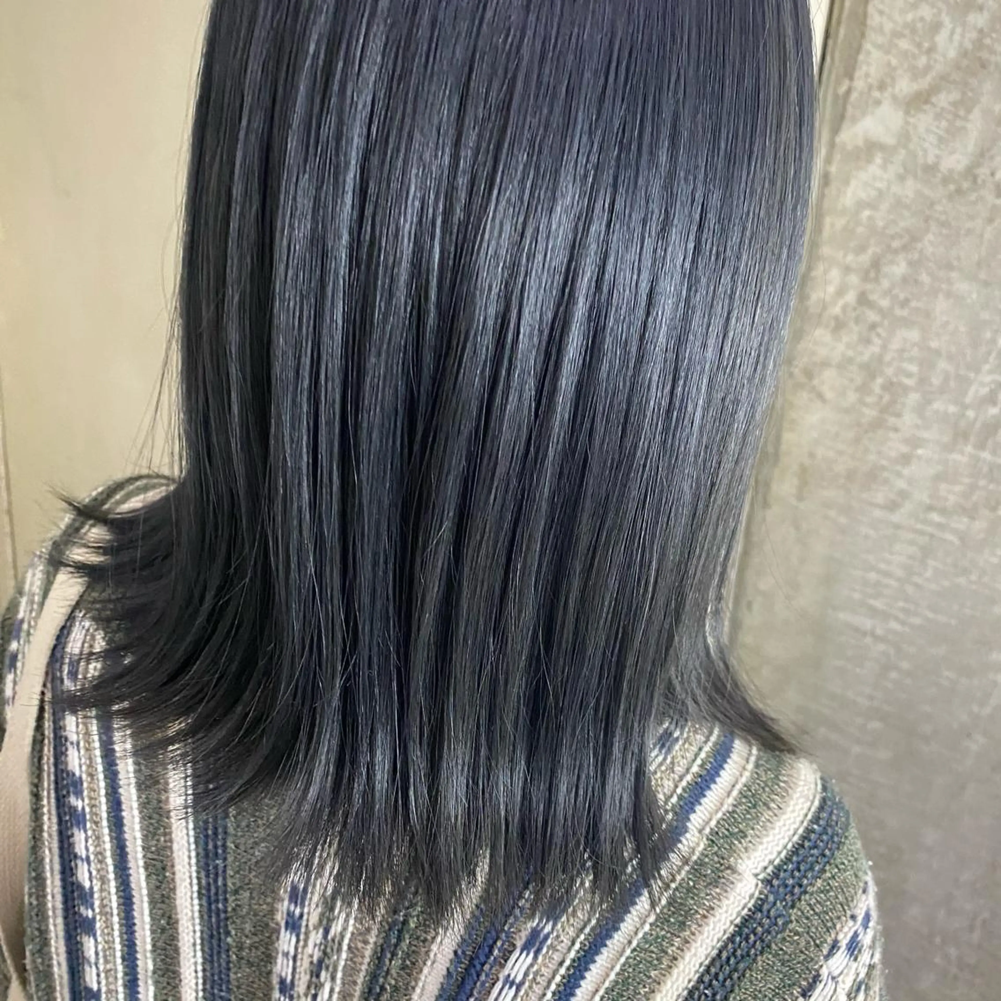 ミディアム カラー 黒髪 ブリーチ ブルーカラー ブルーブラック Legami 熊本(レガーミ)所属・清村 和音のヘアスタイル