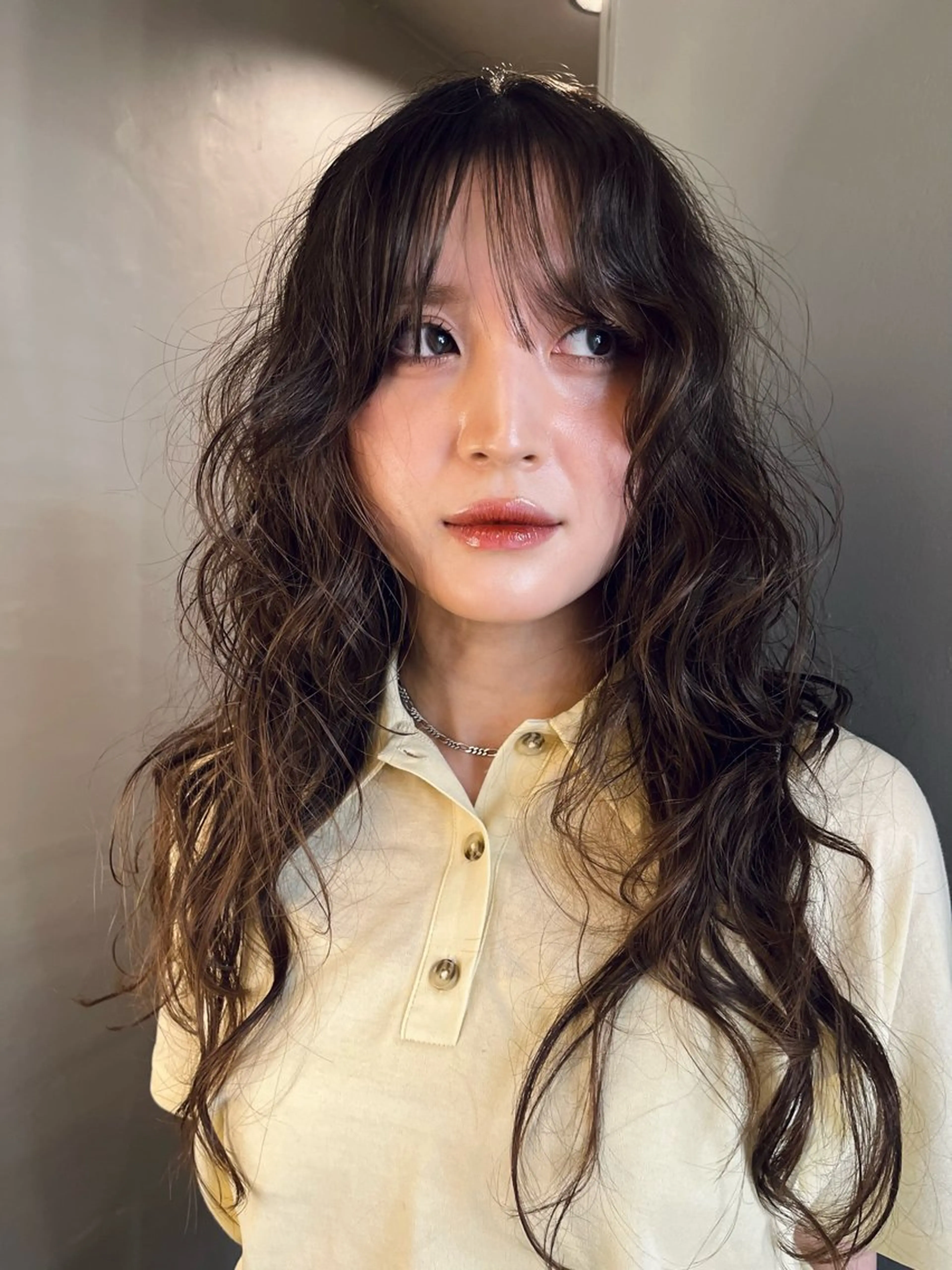 ロング パーマ 顔まわりレイヤー ハッシュカット レイヤーカット ウルフカット カット ヘアカラー パーマ Haco＋所属・ウルフ/レイヤー Miinaのヘアスタイル