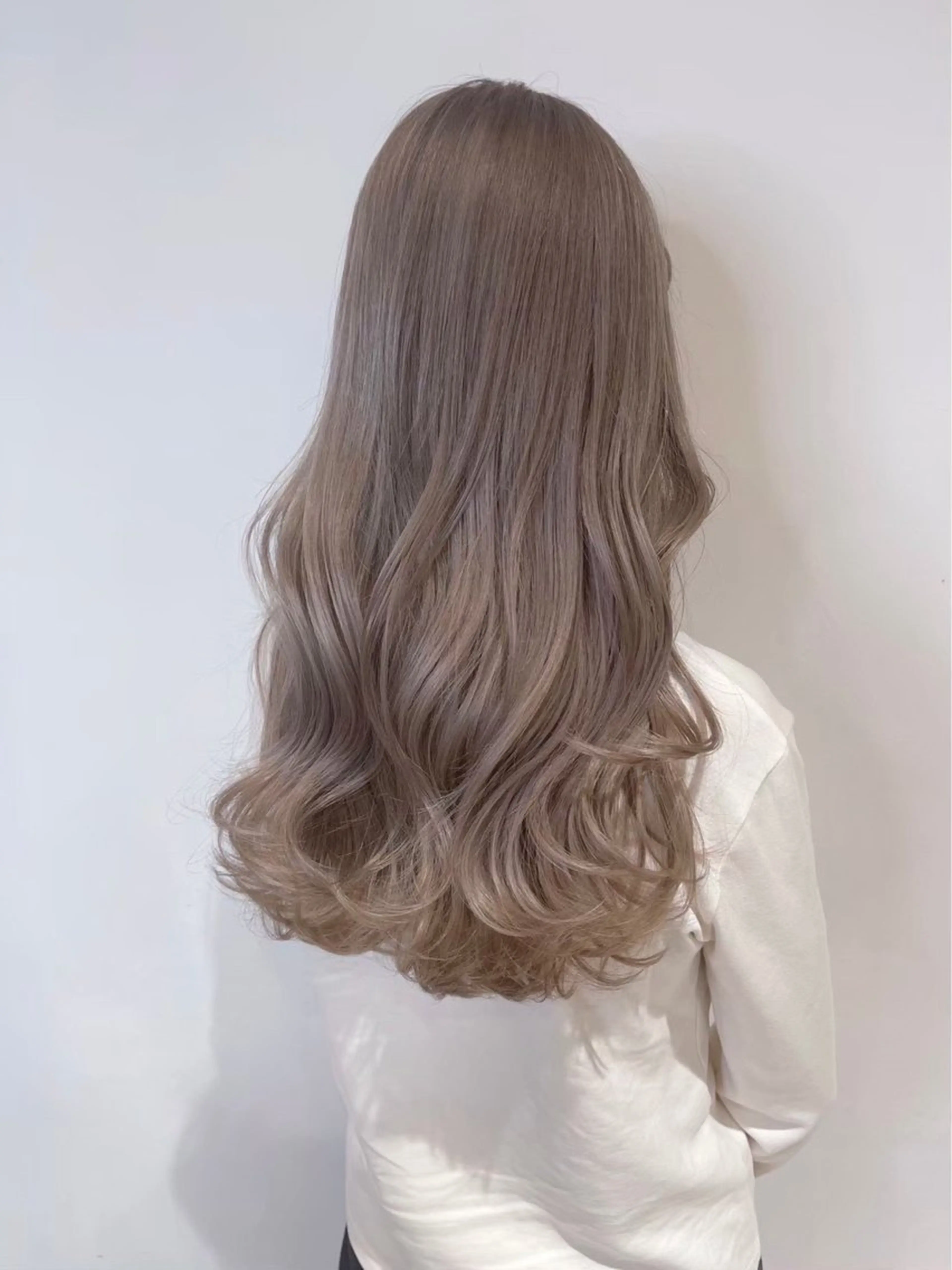ロング 透明感ハイトーン カラー🦋🌧希咲のヘアスタイル