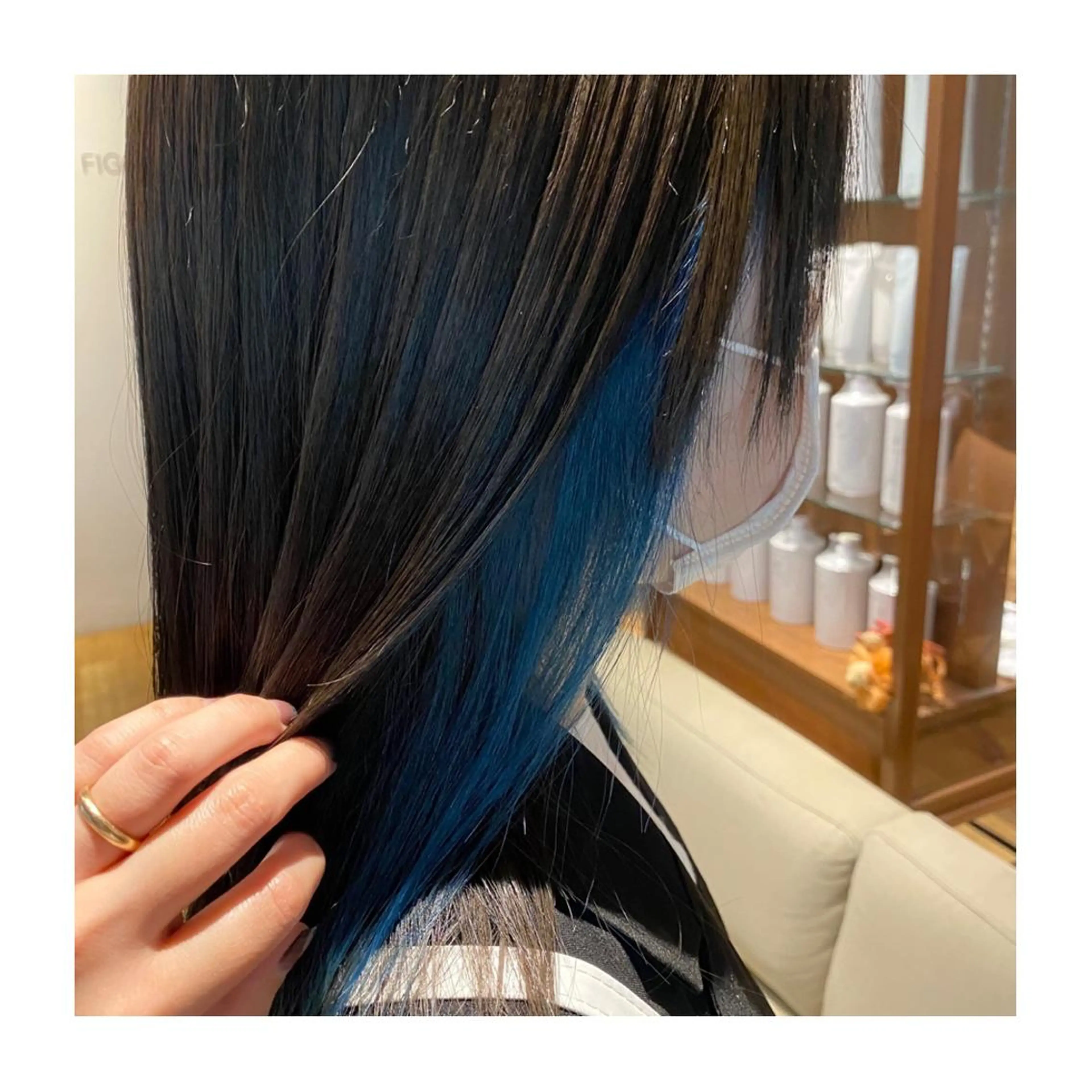 ミディアム カラー ブルーカラー 小國 綾かのヘアスタイル