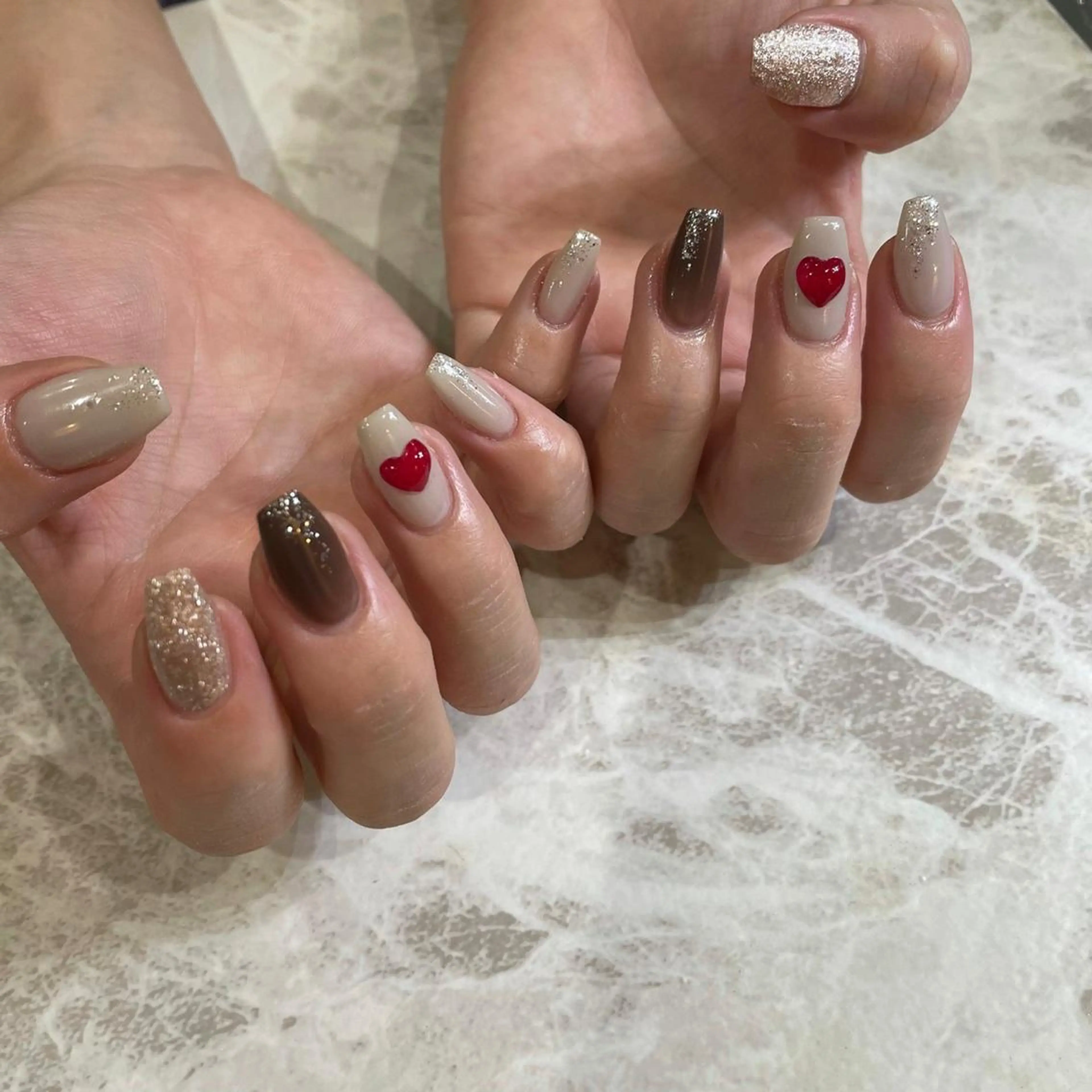 ネイル アートネイル ブラウン フラワーネイル フレンチネイル ジェルネイル ハンドネイル フットネイル nail salon mieux(ミュー)のネイルデザイン
