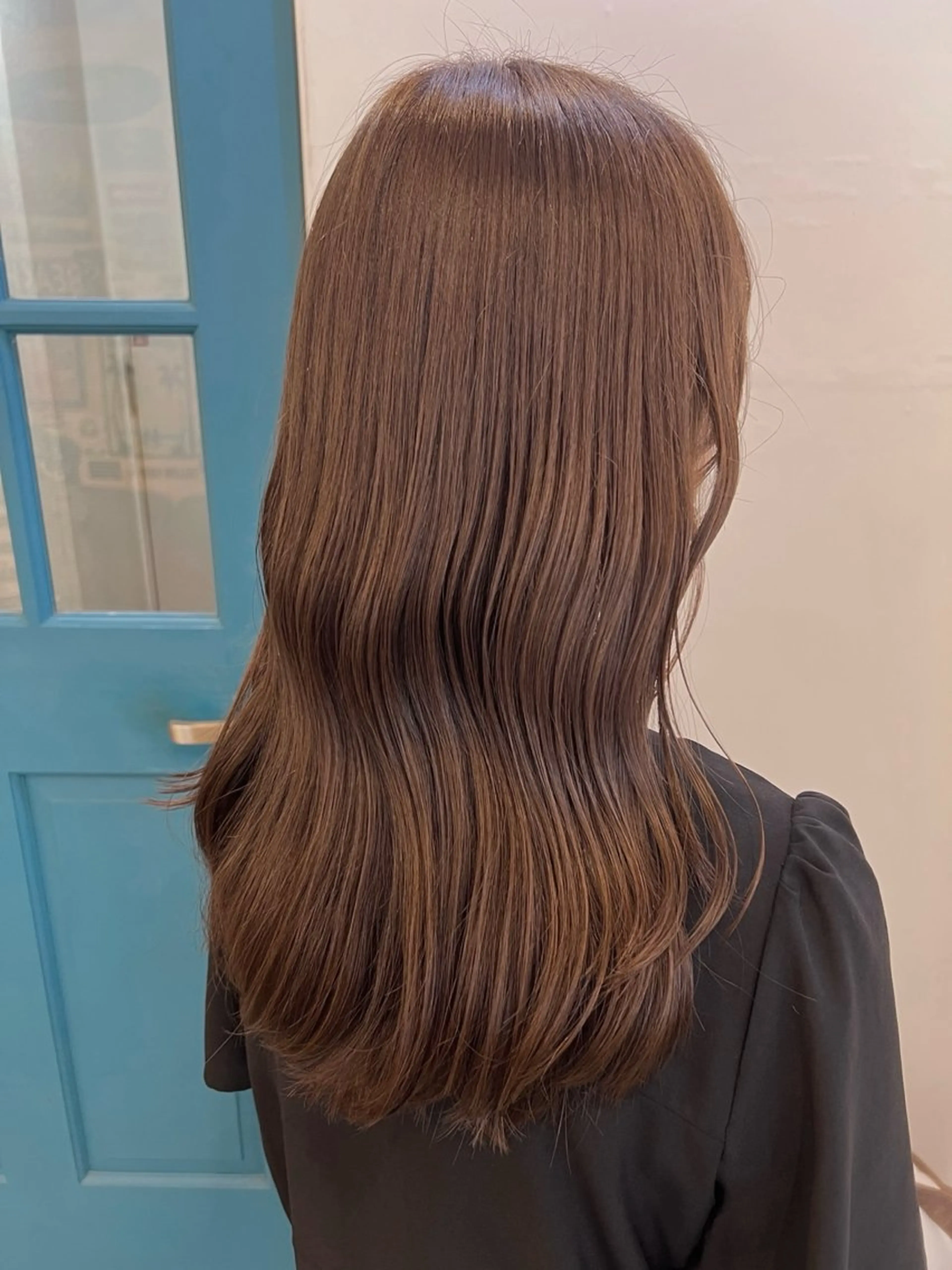 ロング カラー ベージュカラー ブラウンカラー 透明感カラー デザインカラー イヤリングカラー ヘアカラー トリートメント KANA/ボブ/ インナーカラー/艶髪のヘアスタイル