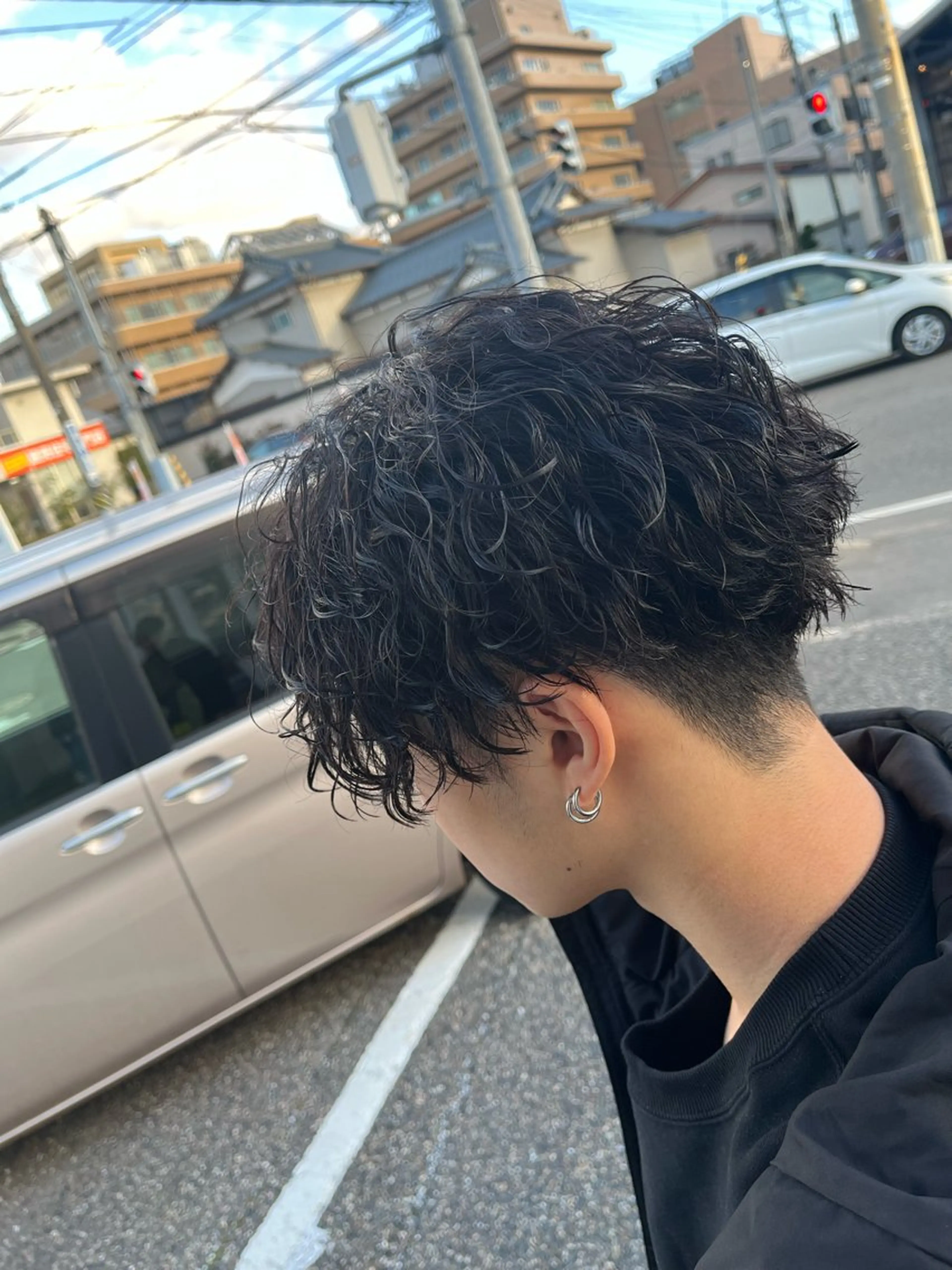 ミディアム パーマ メンズ センターパート 波巻きパーマ Elche所属・パーマ率80%【齋藤 悠斗】のヘアスタイル