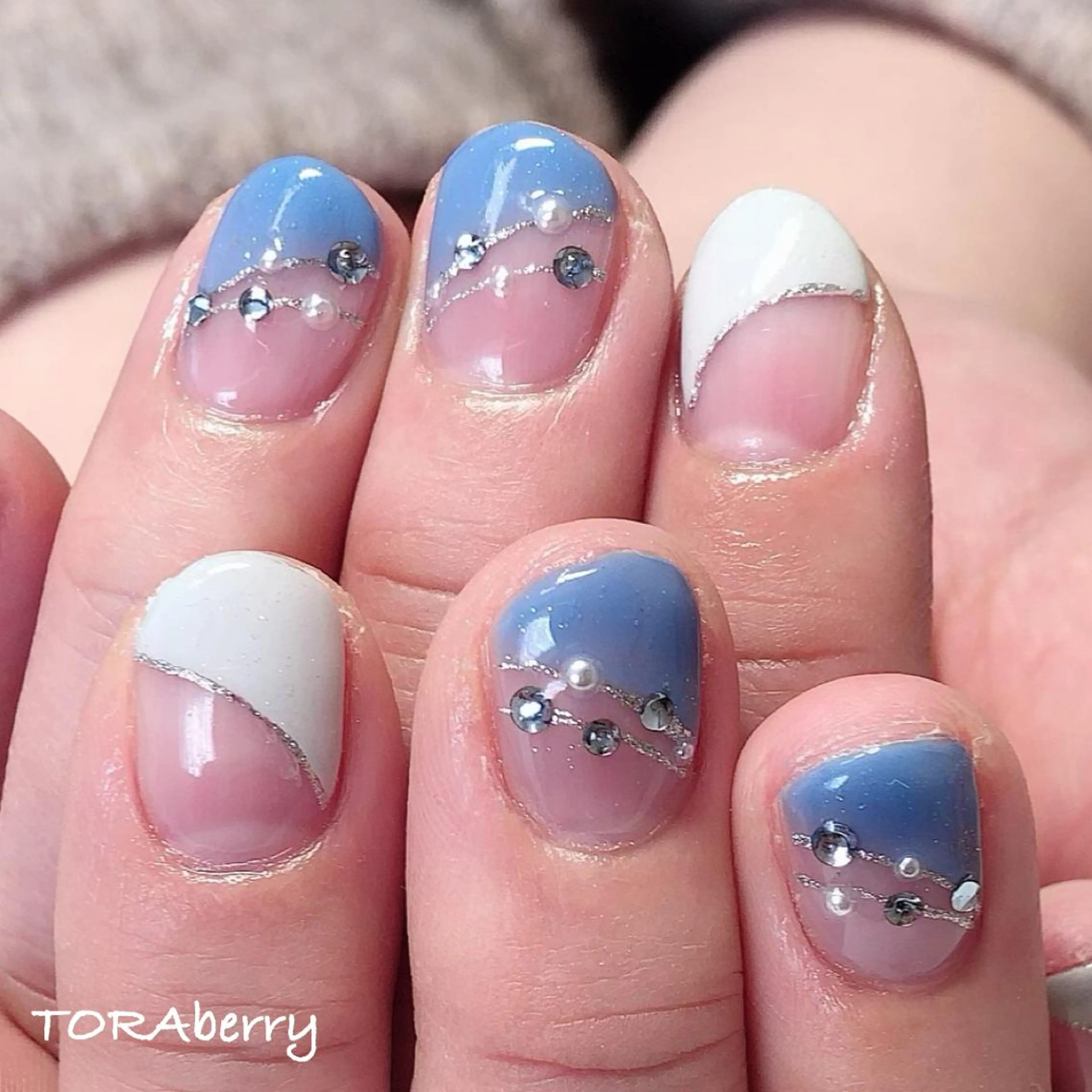 ネイル フレンチネイル 斜めフレンチ ハンドネイル ネイリスト なつみのネイルデザイン