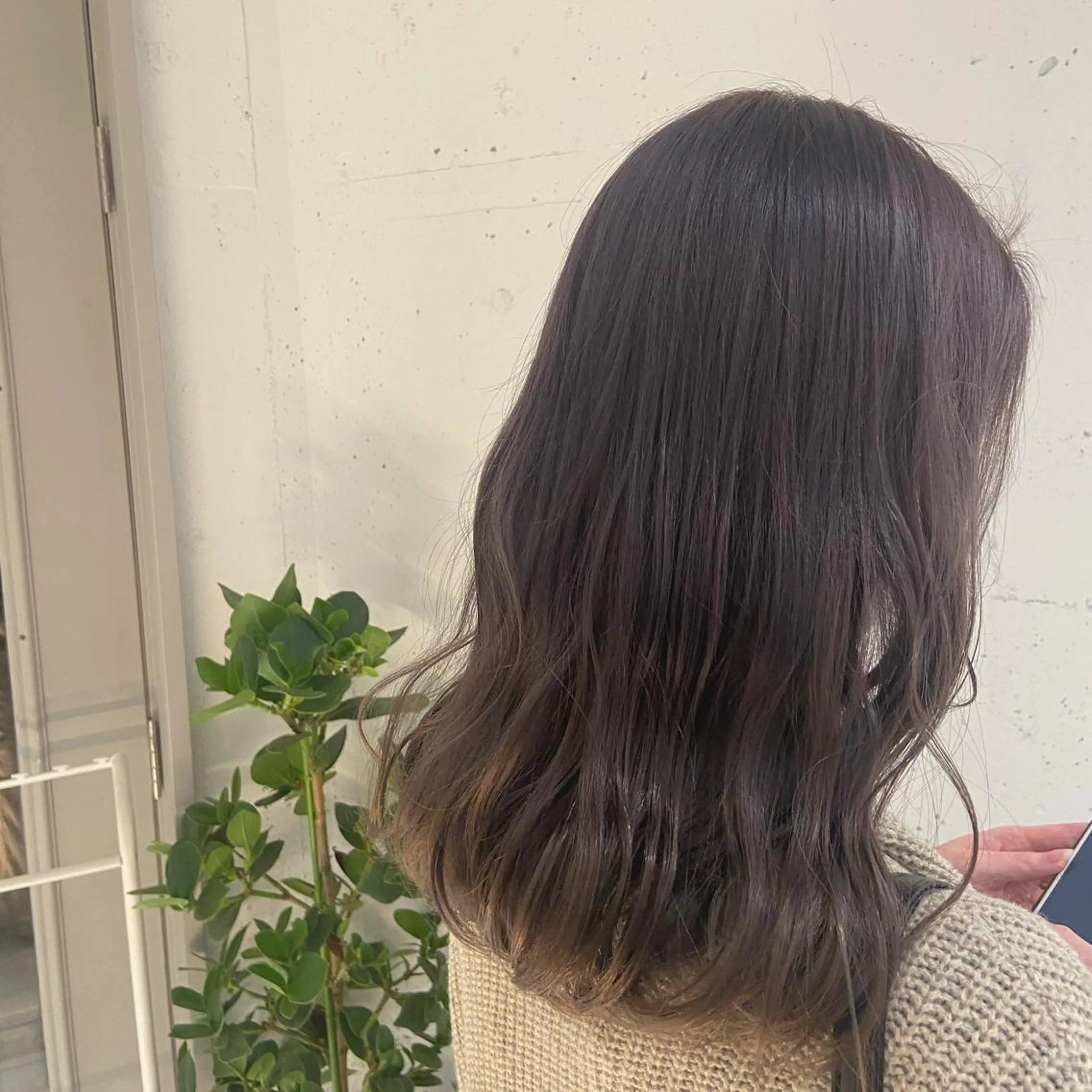 ミディアム カラー 透明感カラー ダブルカラー グレージュ ハイトーンカラー ラベンダーカラー カジュアルを女っぽく 𝗮𝘆𝗮𝗰𝗼のヘアスタイル