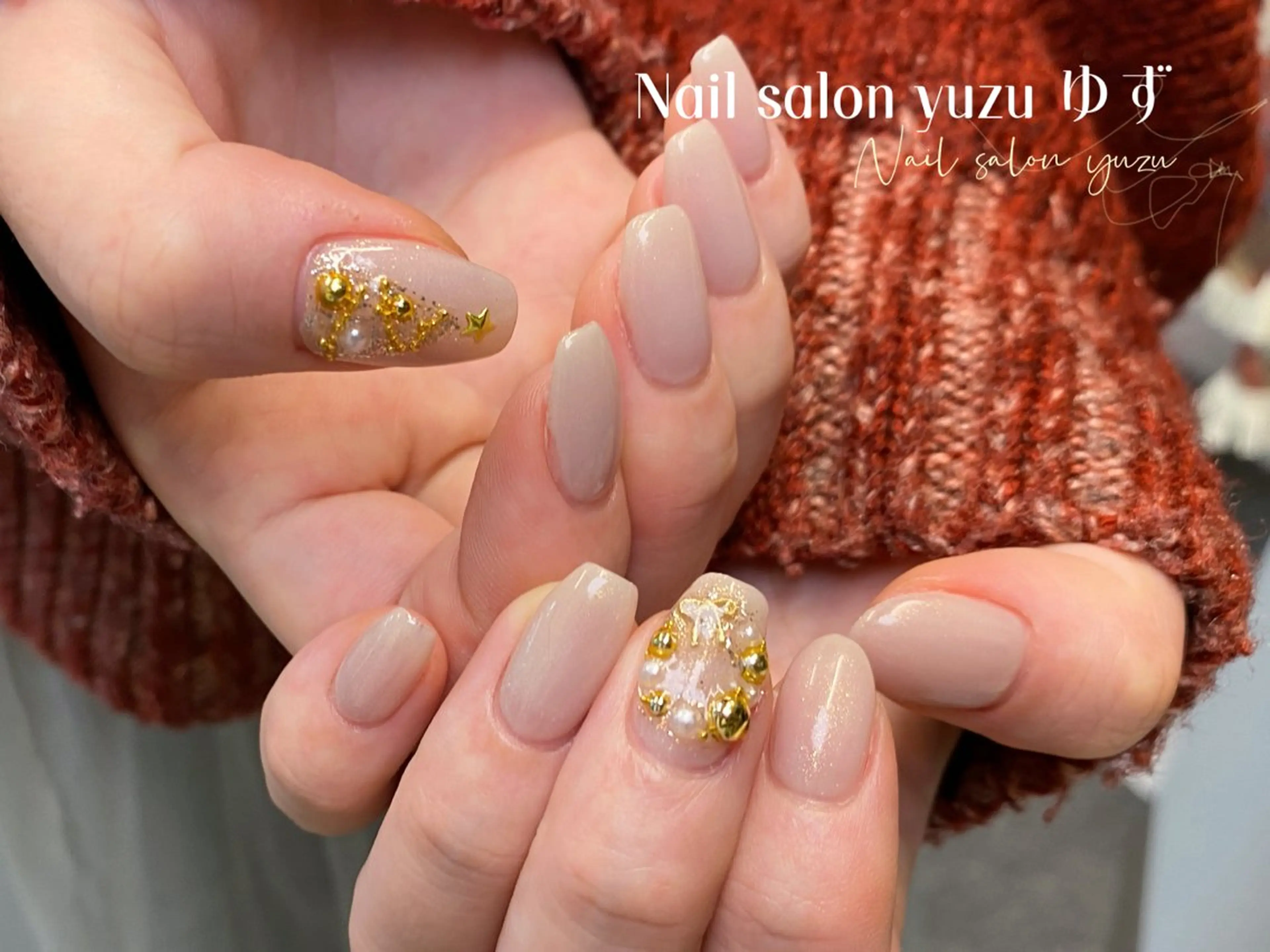 ネイル チークネイル 成人式 ドット フレンチネイル ジェルネイル ゆず Nail Salonのネイルデザイン
