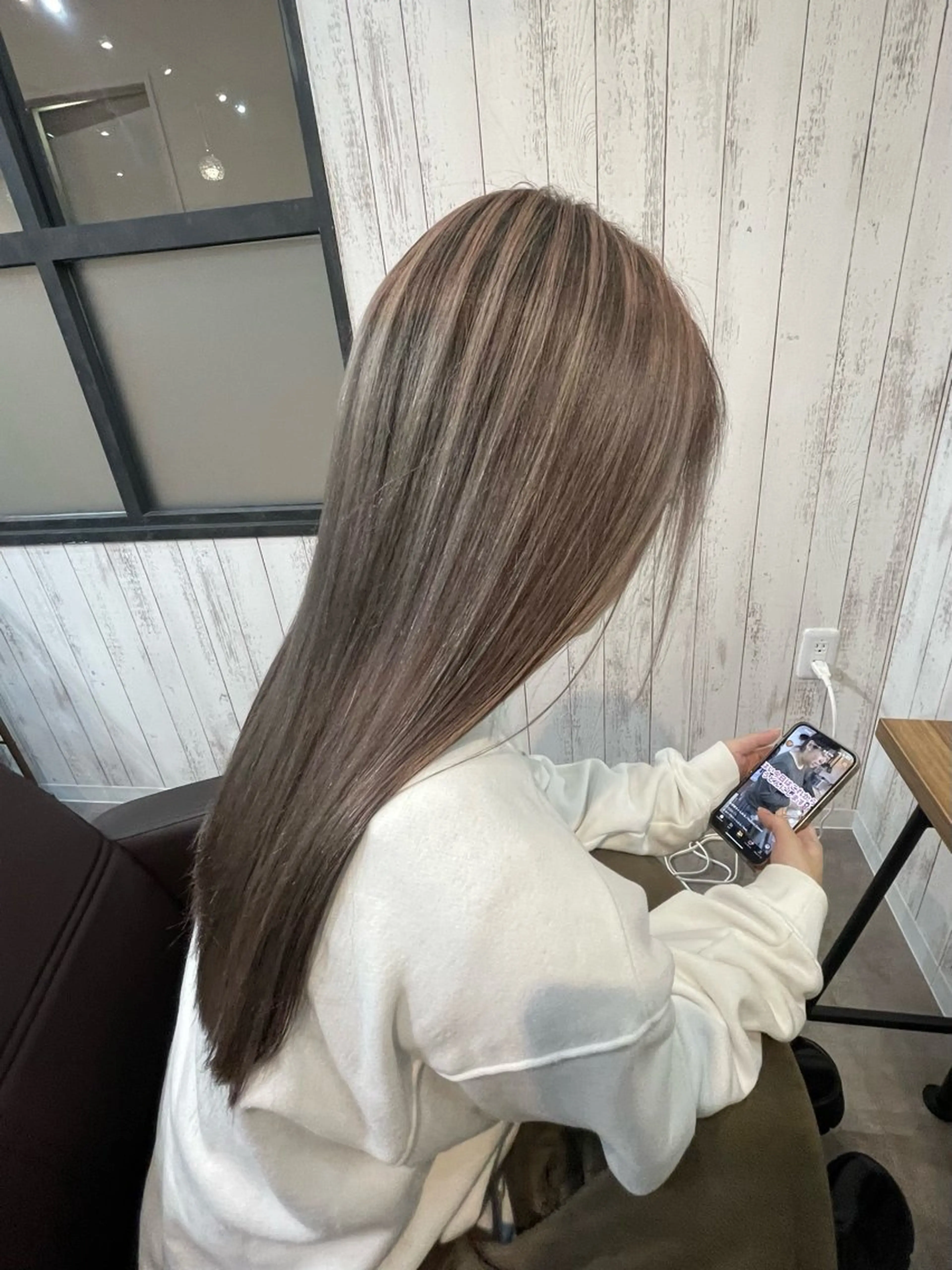 カラー ヘアカラー ハイトーン✨酸性スト レート✨高田めぐみのヘアスタイル