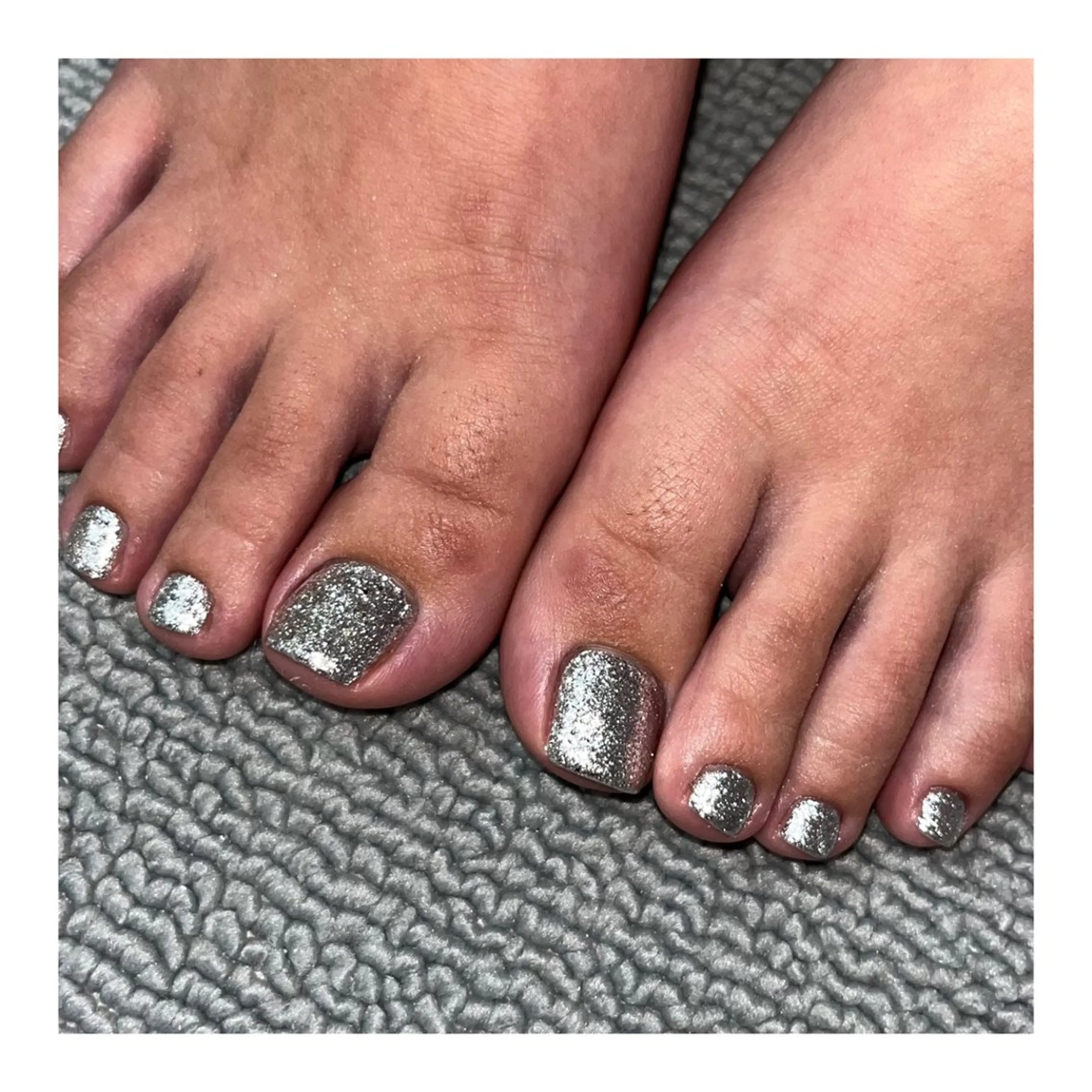 ネイル ラメ(グリッター) シルバー フットネイル 587nail *のネイルデザイン