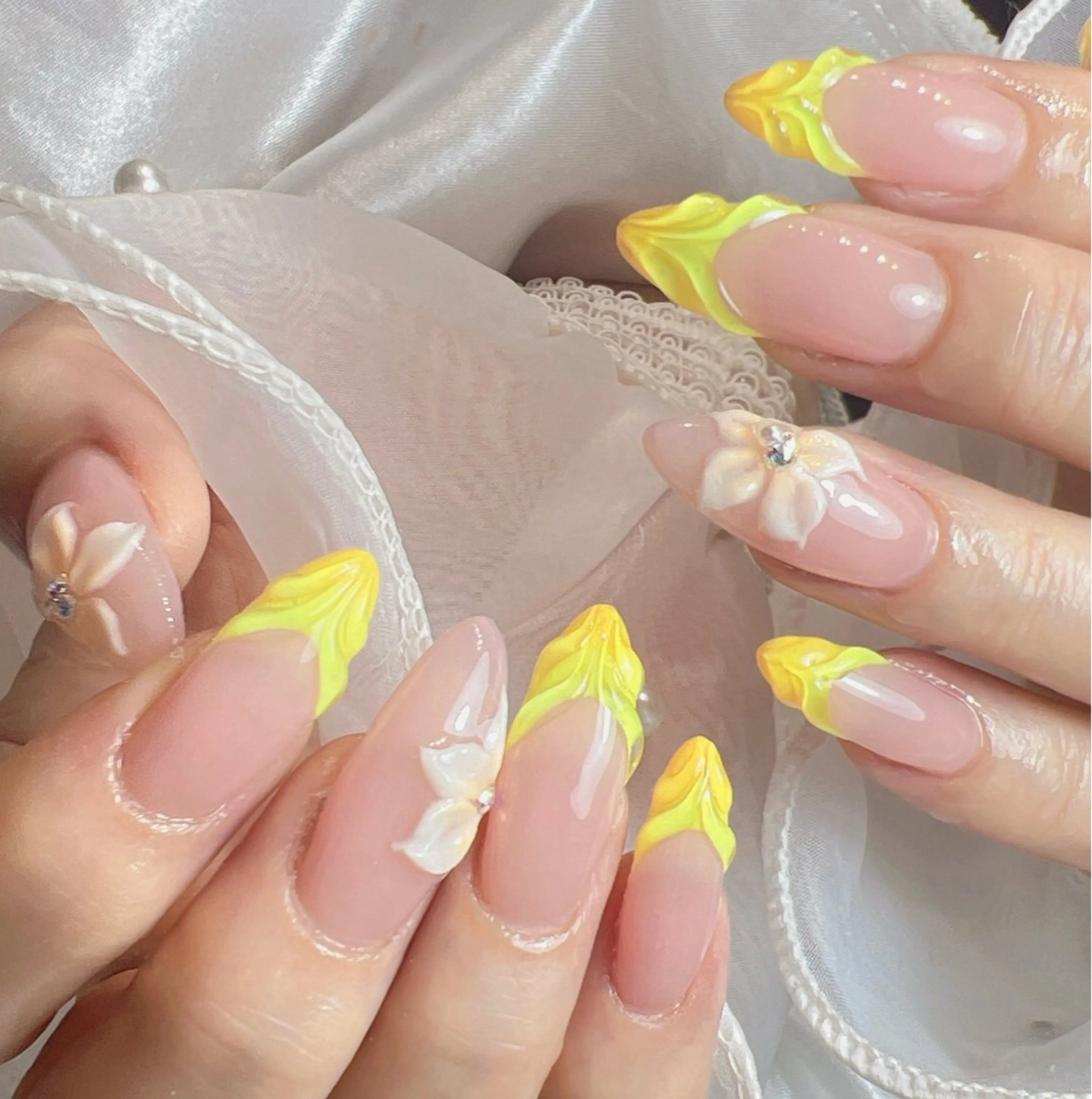 ネイル アートネイル フレンチネイル ハンドネイル salon de Tiara 蓮のネイルデザイン