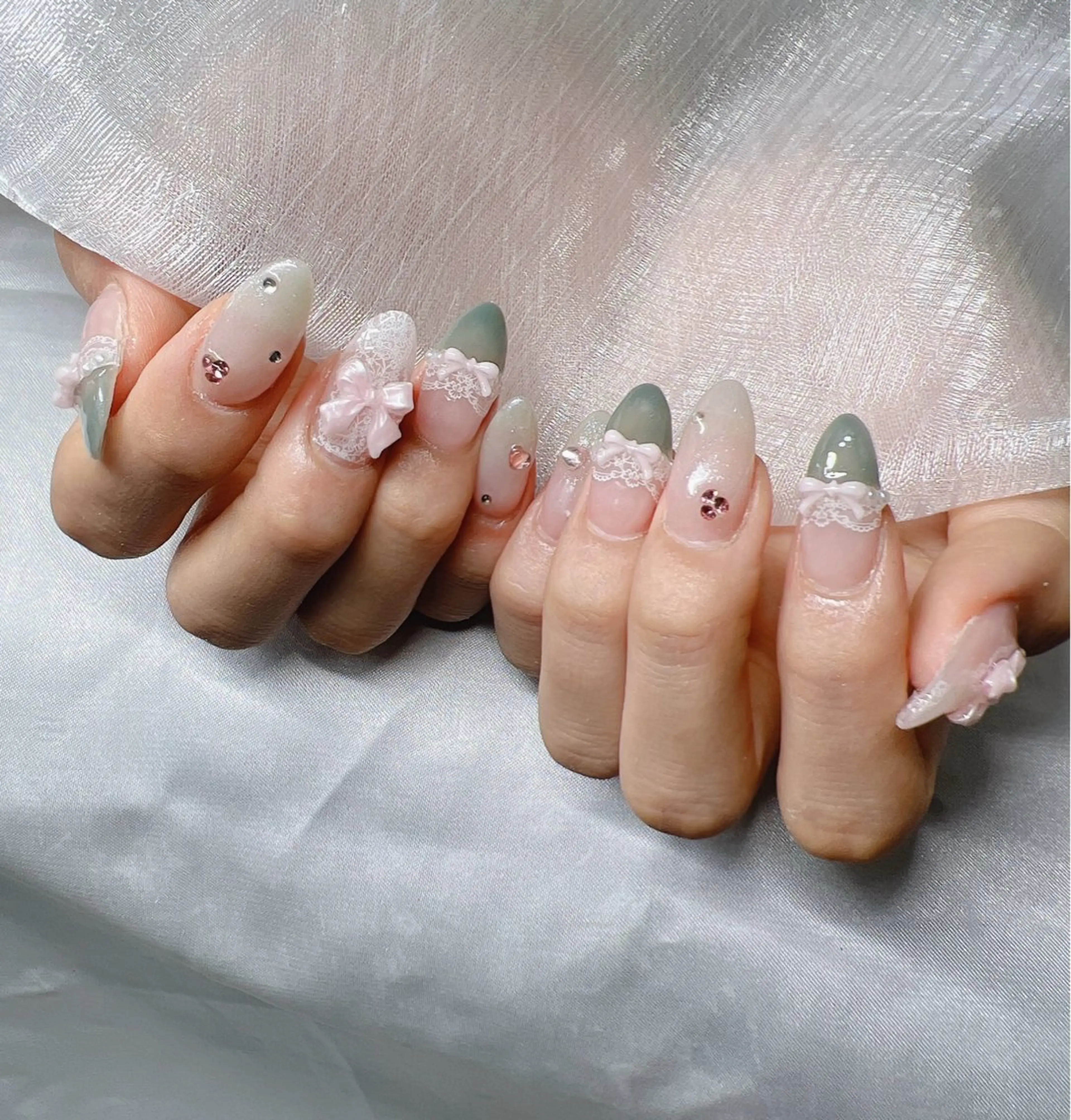 ネイル 長さ出し グラデーション 卒業式 キラキラネイル マグネットネイル ハンドネイル Lee Nailsのネイルデザイン