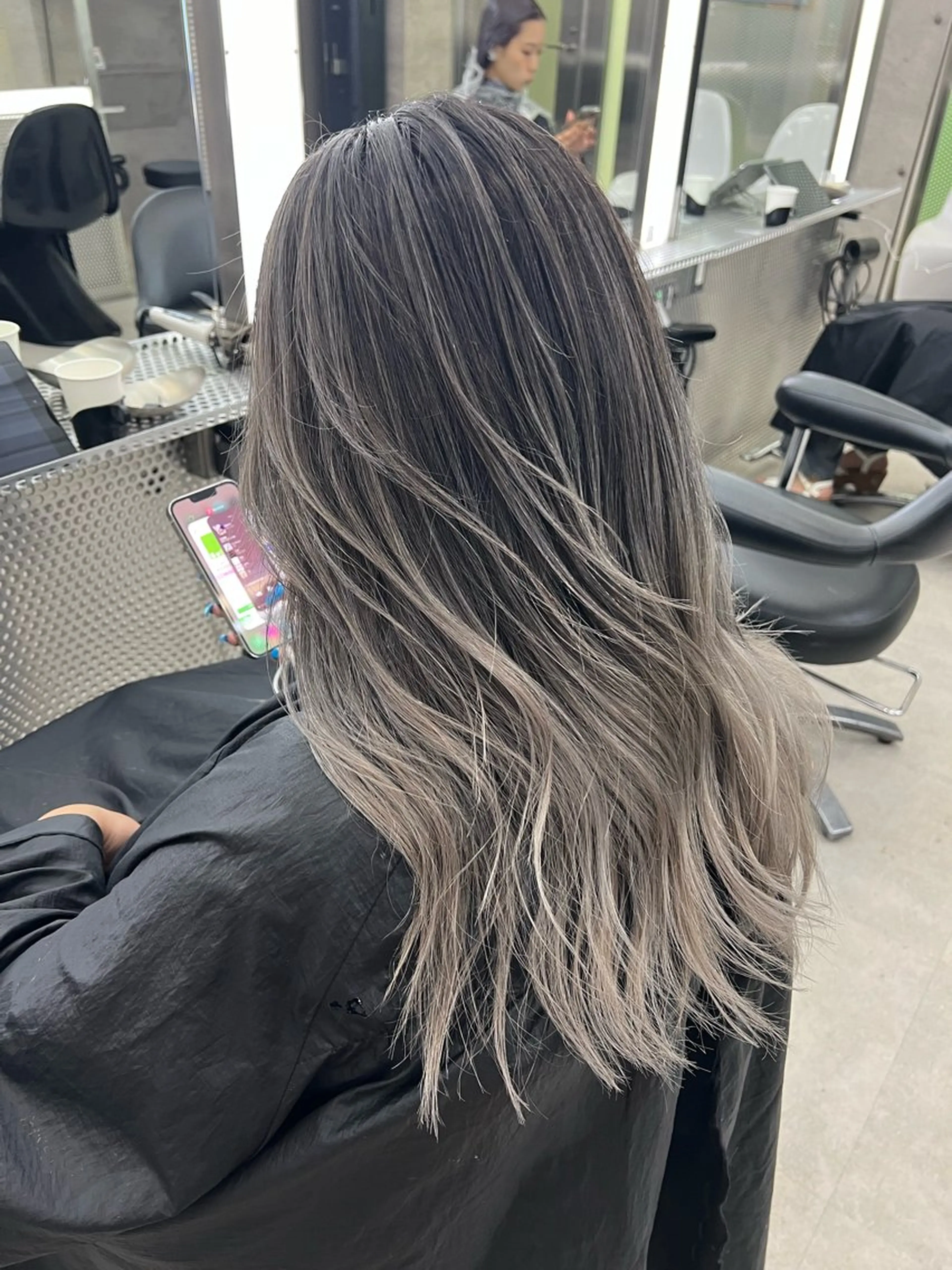 ロング レイヤーカット カット ヘアカラー アンナ🦋海外ヘア バレイヤージュのヘアスタイル