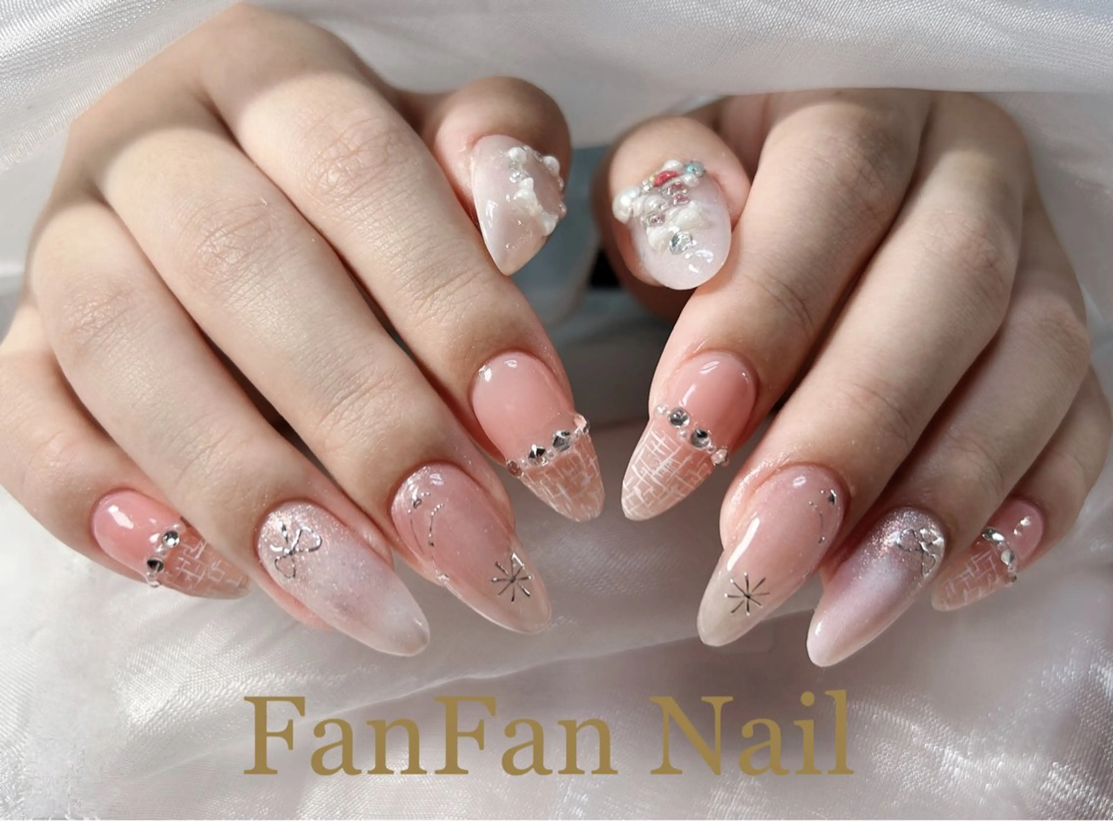 ネイル アートネイル オーロラネイル ガーリー キラキラネイル 韓国ネイル ハンドネイル KaKa FanFanNailのネイルデザイン