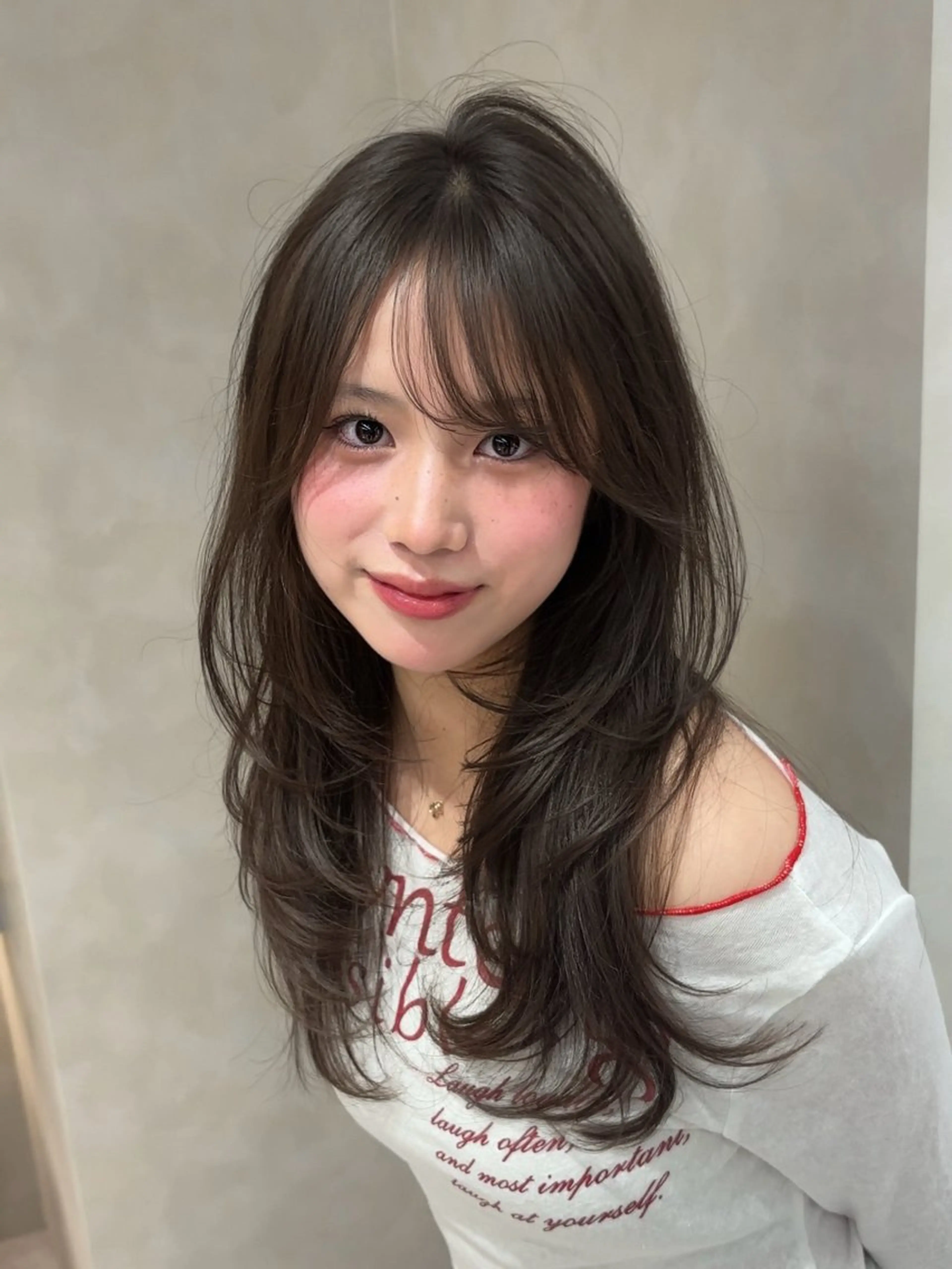 ロング 顔まわりレイヤー 顔周りカット ハイレイヤー レイヤーカット ローレイヤー カット ヘアカラー MOMOHA/ 🍑レイヤーカットのヘアスタイル