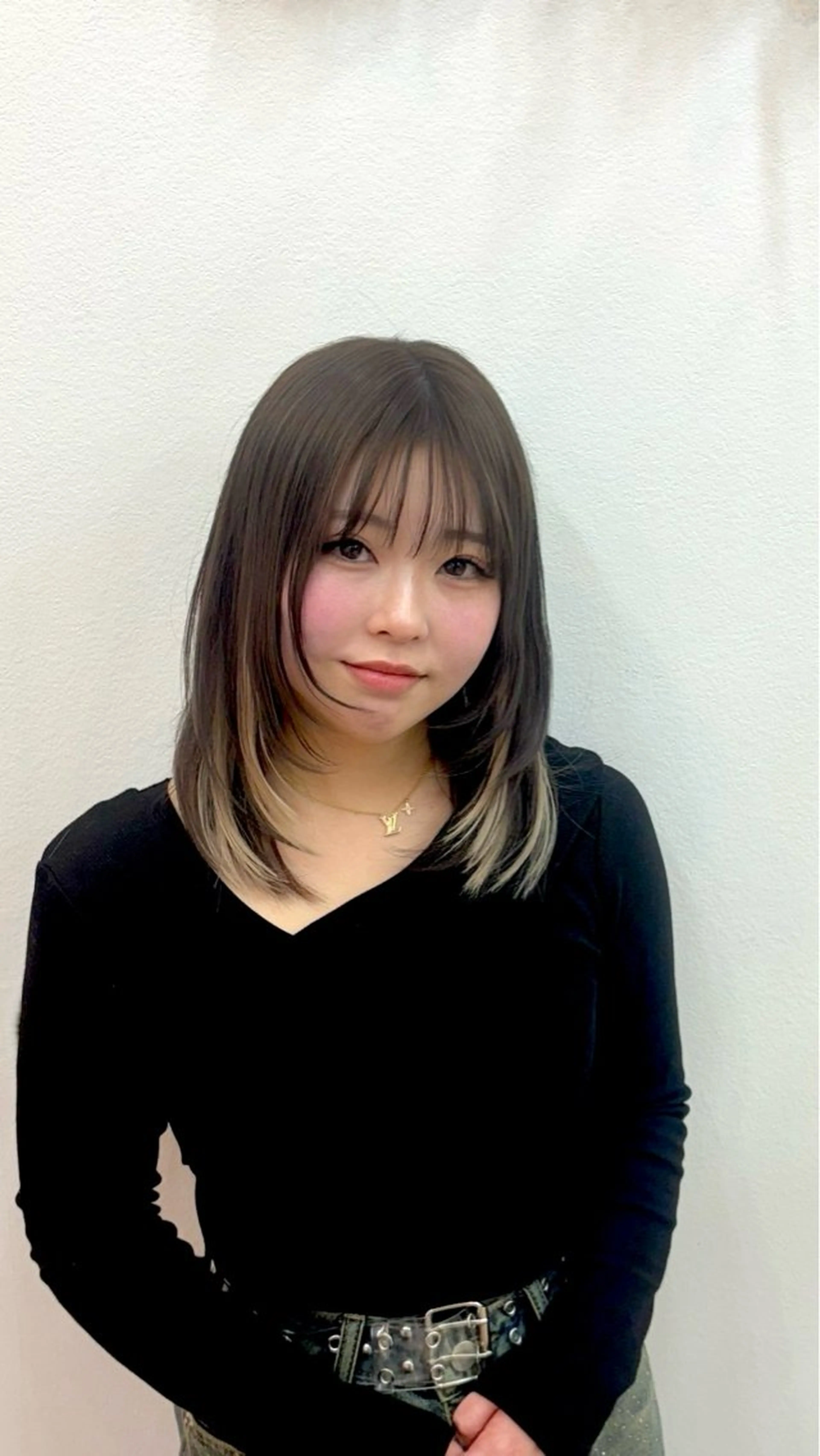 ミディアム エクステ レイヤーカット ronmuu所属・佐藤 舞花のヘアスタイル