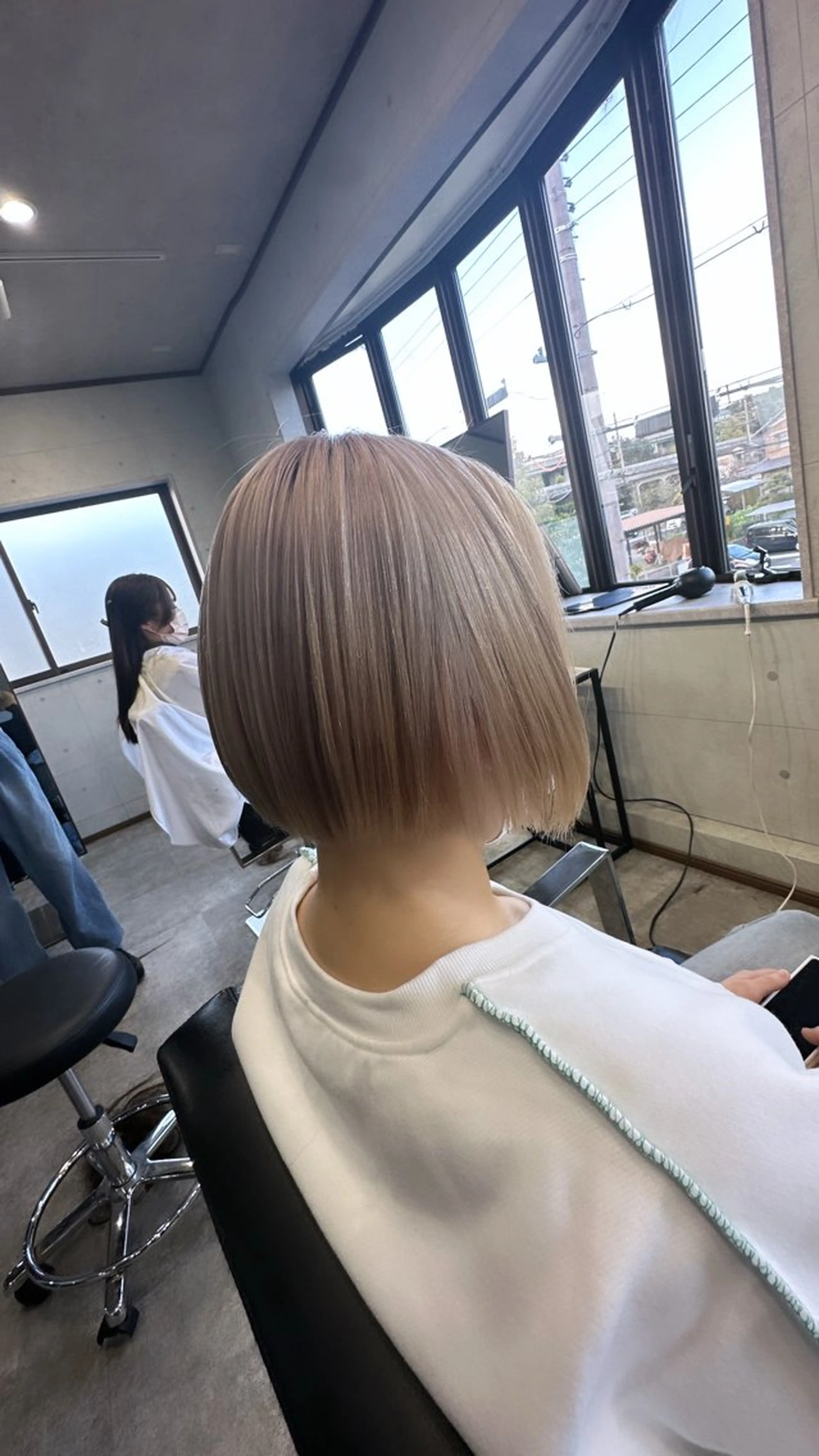 ミディアム ボブ 外国人風カラー ハイライト レイヤーカット REVE所属・馬場  麻応のヘアスタイル
