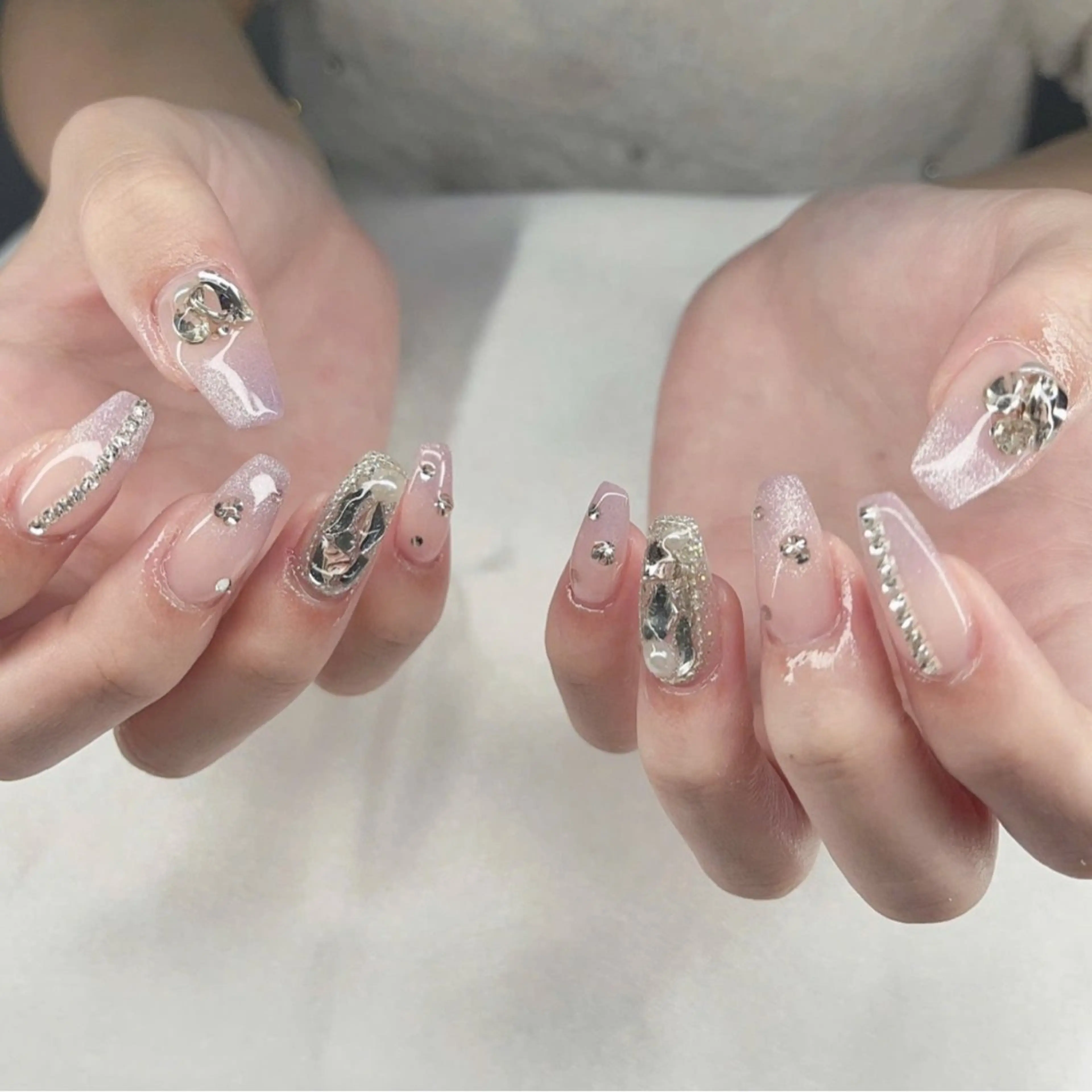 ネイル フレンチネイル キラキラネイル マグネットネイル ミラーネイル ニュアンスネイル ハンドネイル Lyn TA Nailのネイルデザイン