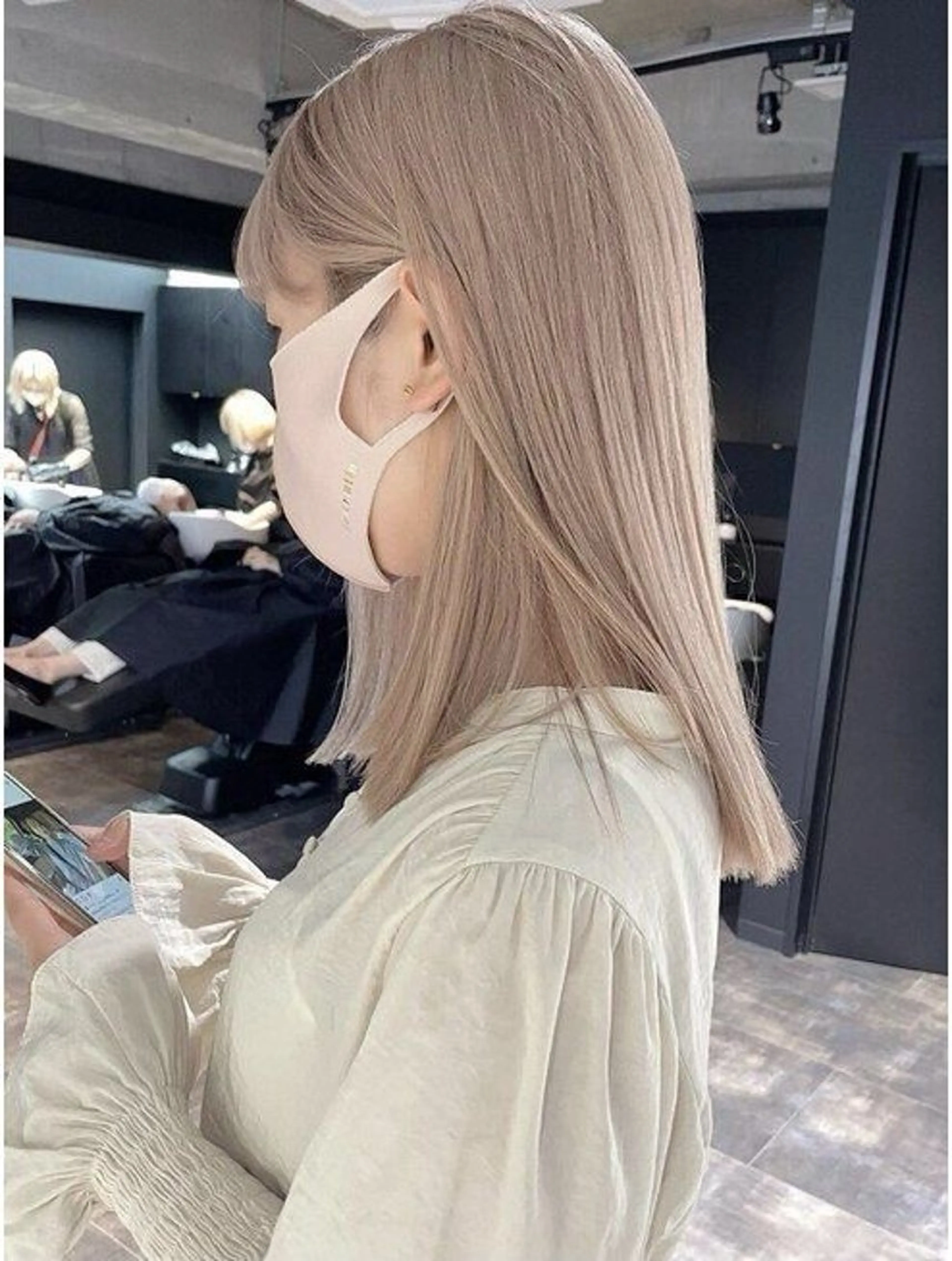 セミロング カラー ベージュカラー ミルクティーベージュ ヘアカラー レイヤーカット/ カット特化/拓真のヘアスタイル