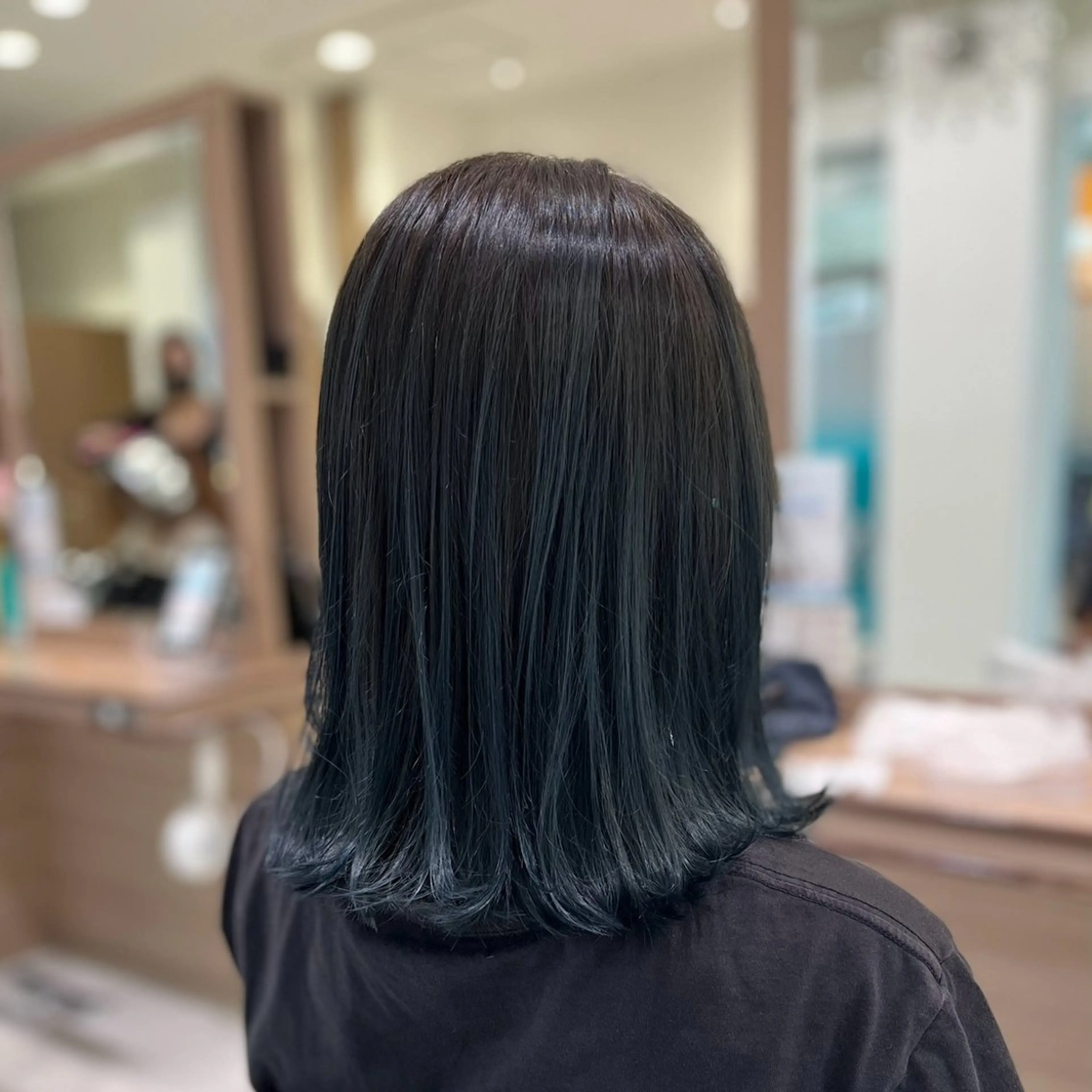 ミディアム カラー 崎山 紗吏のヘアスタイル