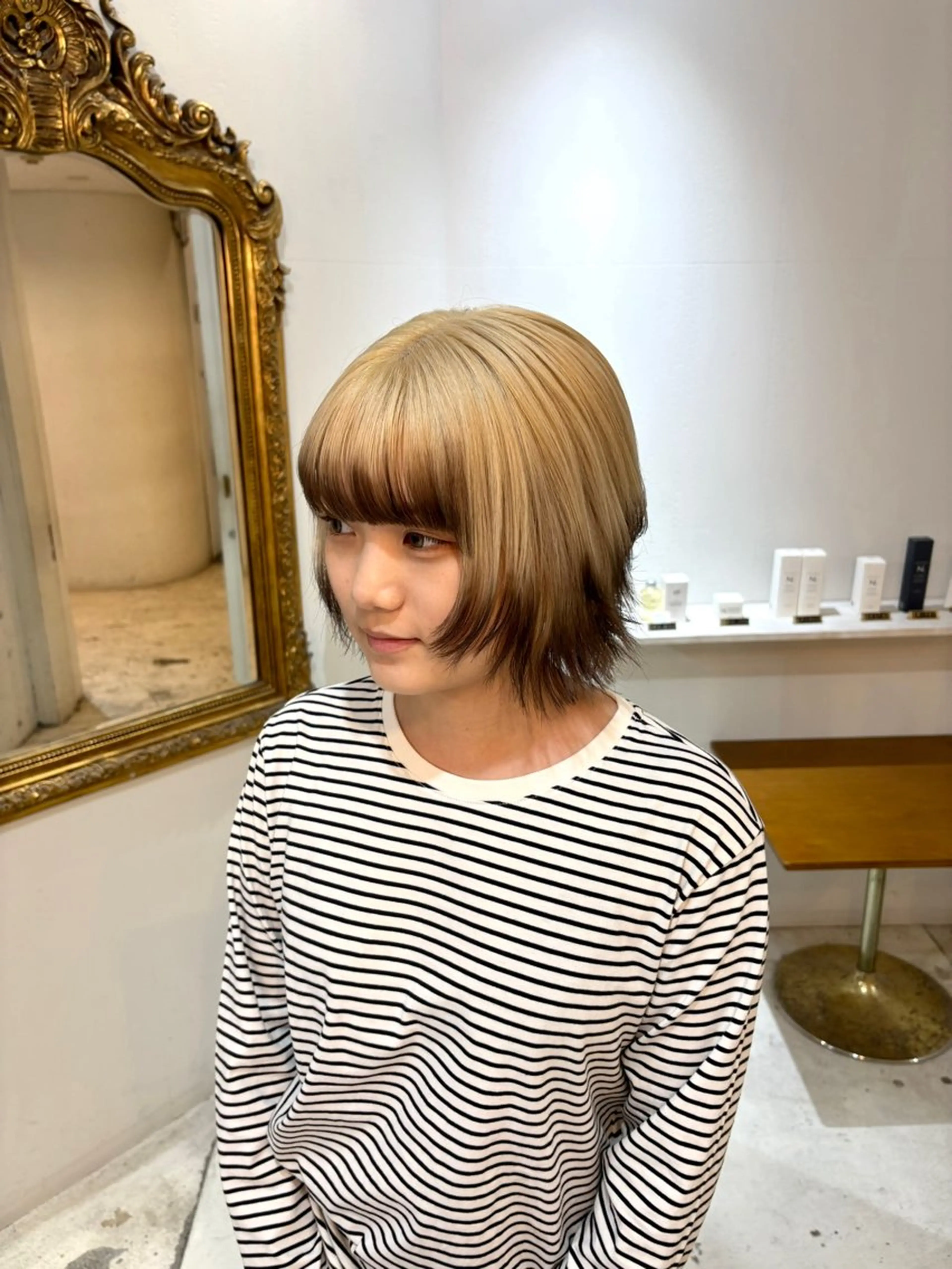 ショート カット ヘアカラー 🩶ハイトーン🖤 URARAのヘアスタイル