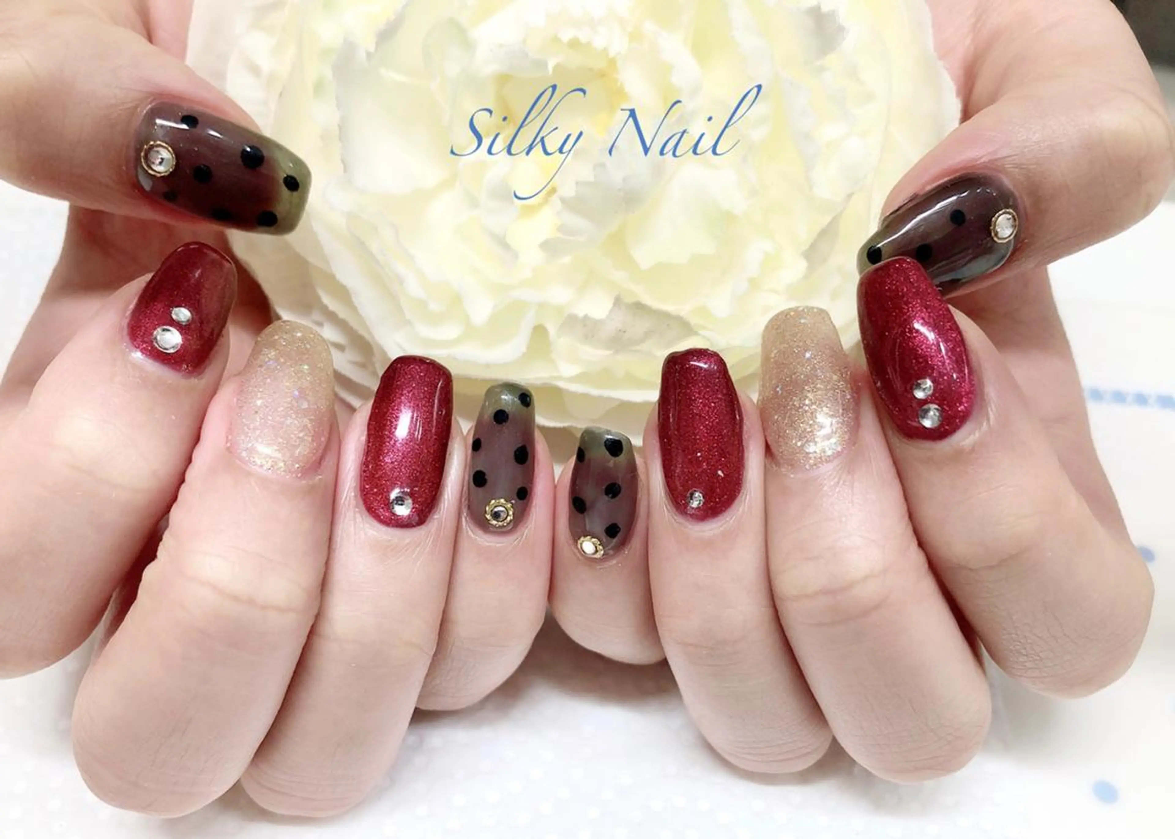ネイル Silky_nail Sの眉毛・アイブロウイメージ