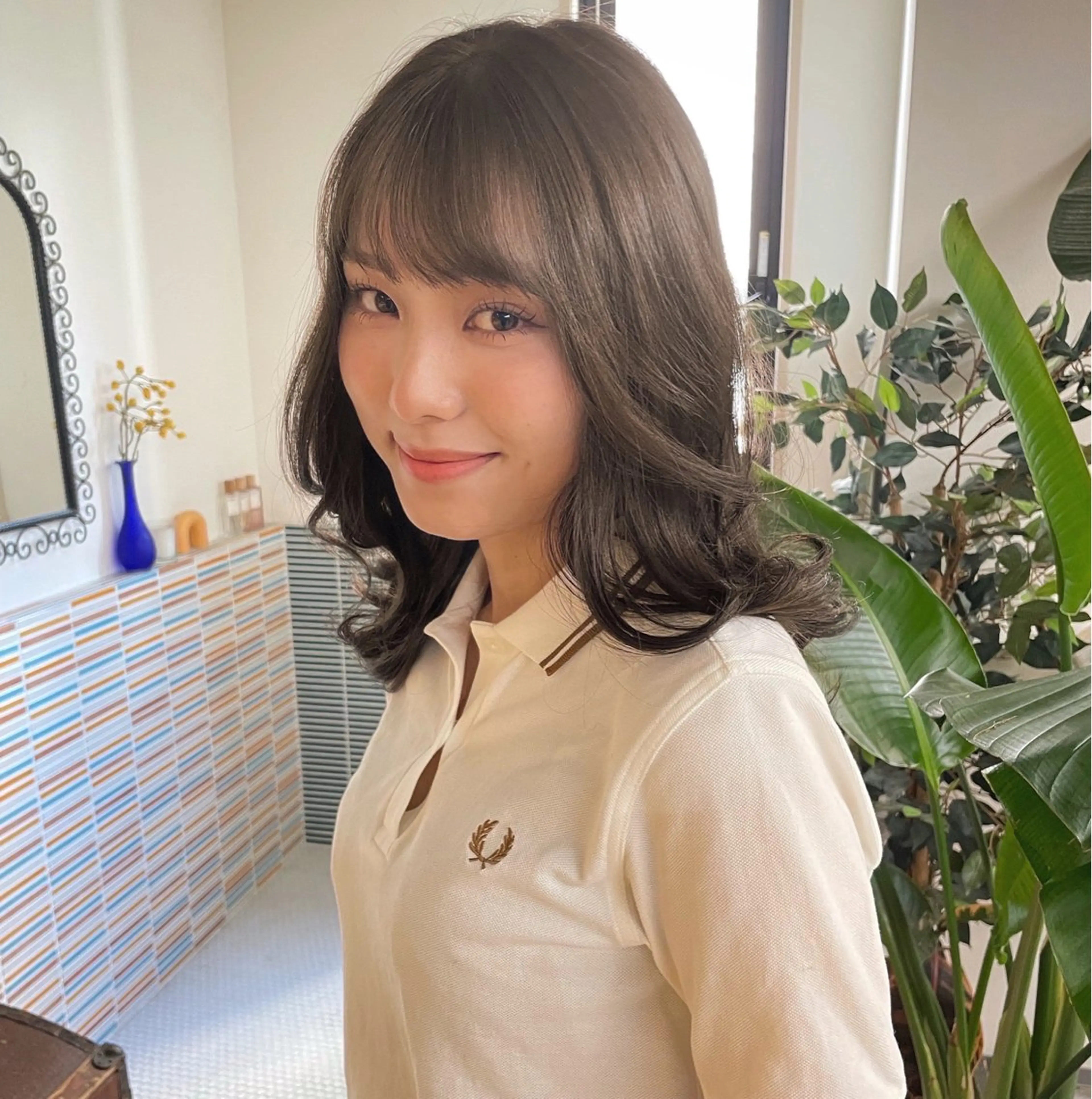 セミロング カラー ベージュカラー オリーブベージュ ブリーチ透明感 mikaのヘアスタイル