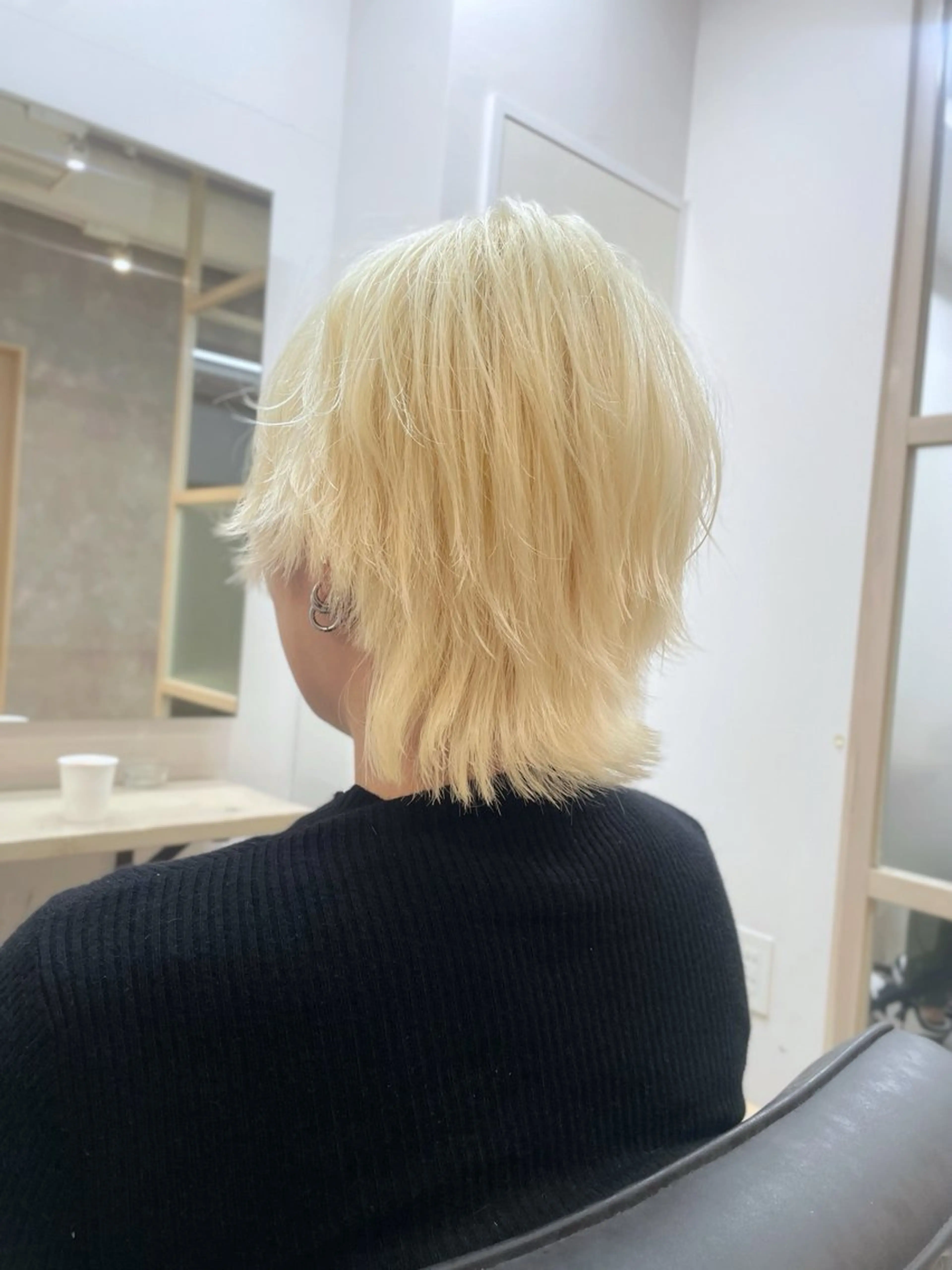 ミディアム カラー ブロンド ウルフカット カット ヘアカラー トリートメント EMANON新宿南口所属・🦄中性ウルフ ☁️Shiori🦄のヘアスタイル