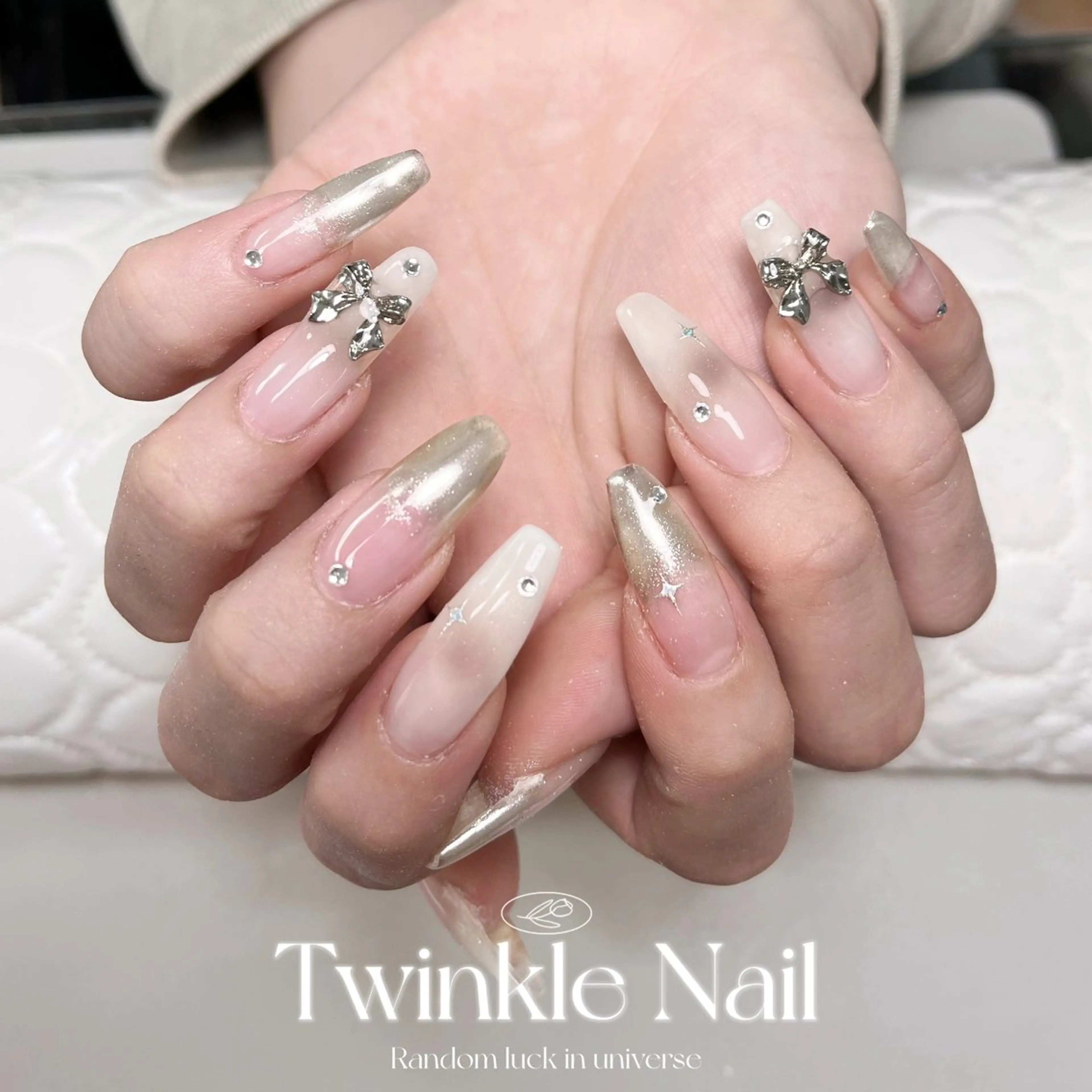 ネイル チークネイル グラデーション キラキラネイル リボン Twinkle Nail Kuboのネイルデザイン