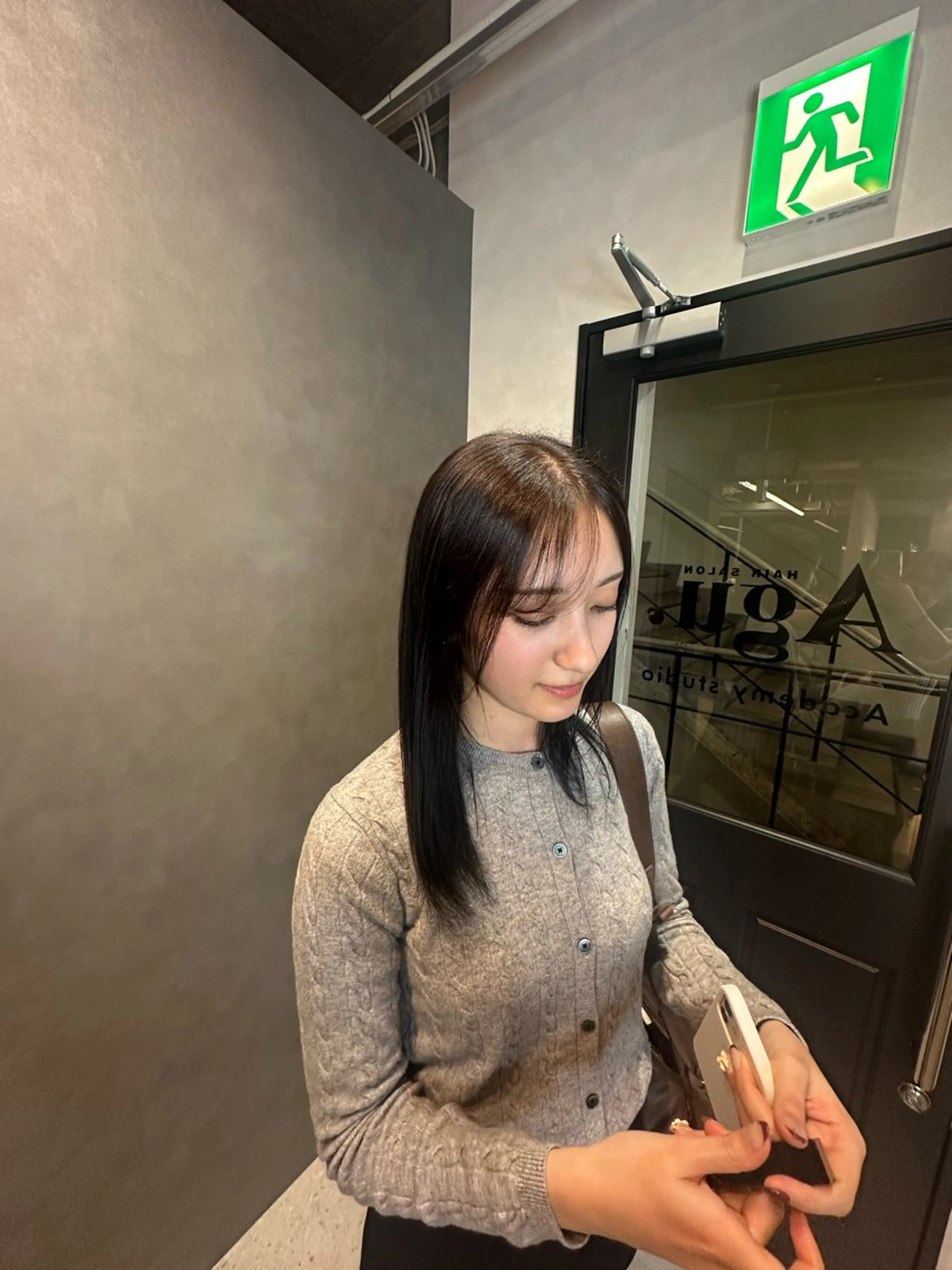 セミロング カラー 透明感カラー グレージュ メンズモデル募集中 <石川愛莉>のヘアスタイル