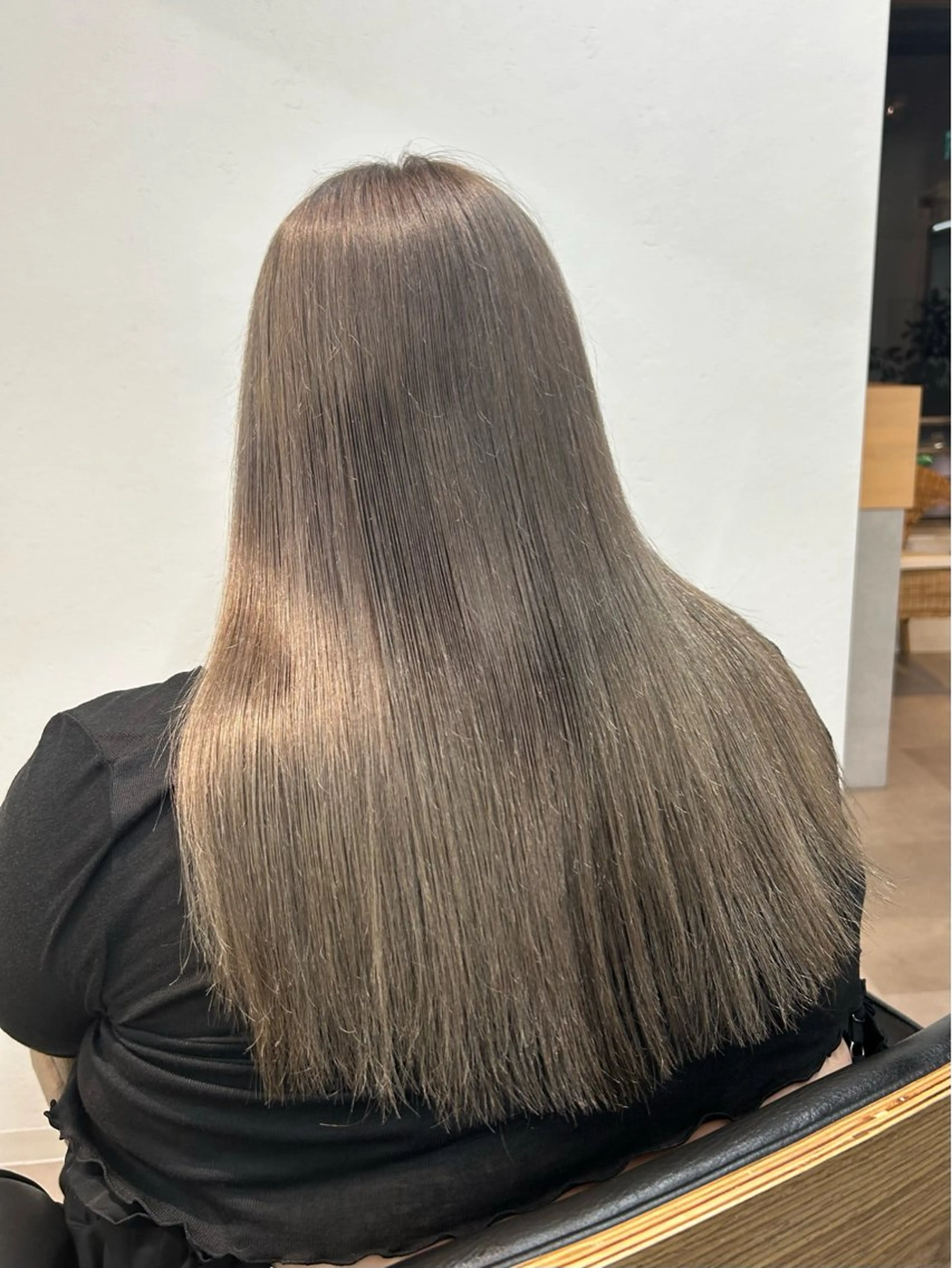 ロング カラー グレージュ ミルクティーグレージュ カット ヘアカラー トリートメント 韓国ボブ/レイヤー/ ハイトーン/まなみのヘアスタイル