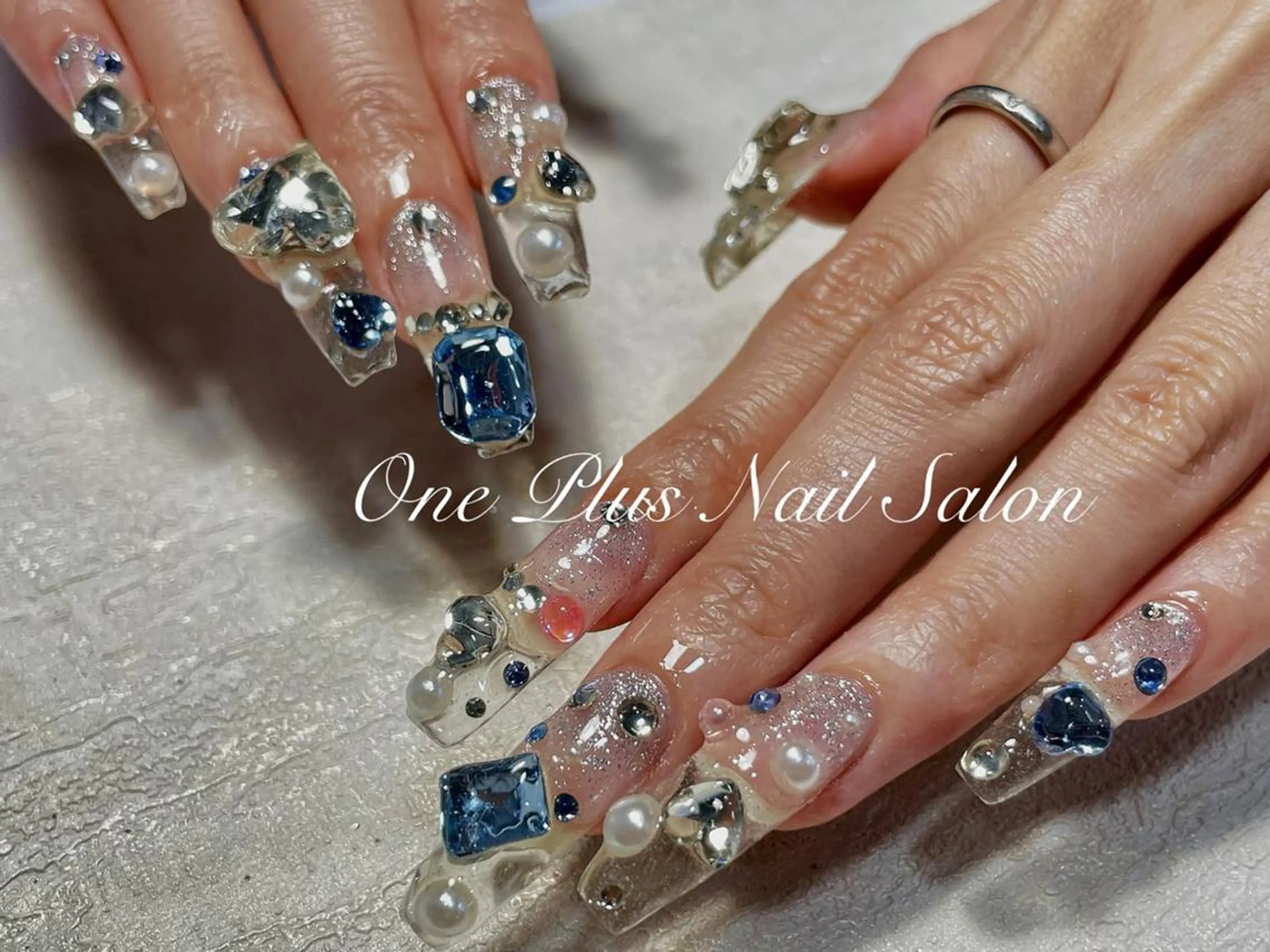 ネイル アートネイル オーロラネイル ガーリー キラキラネイル 韓国ネイル One Plus Nail Salonのネイルデザイン