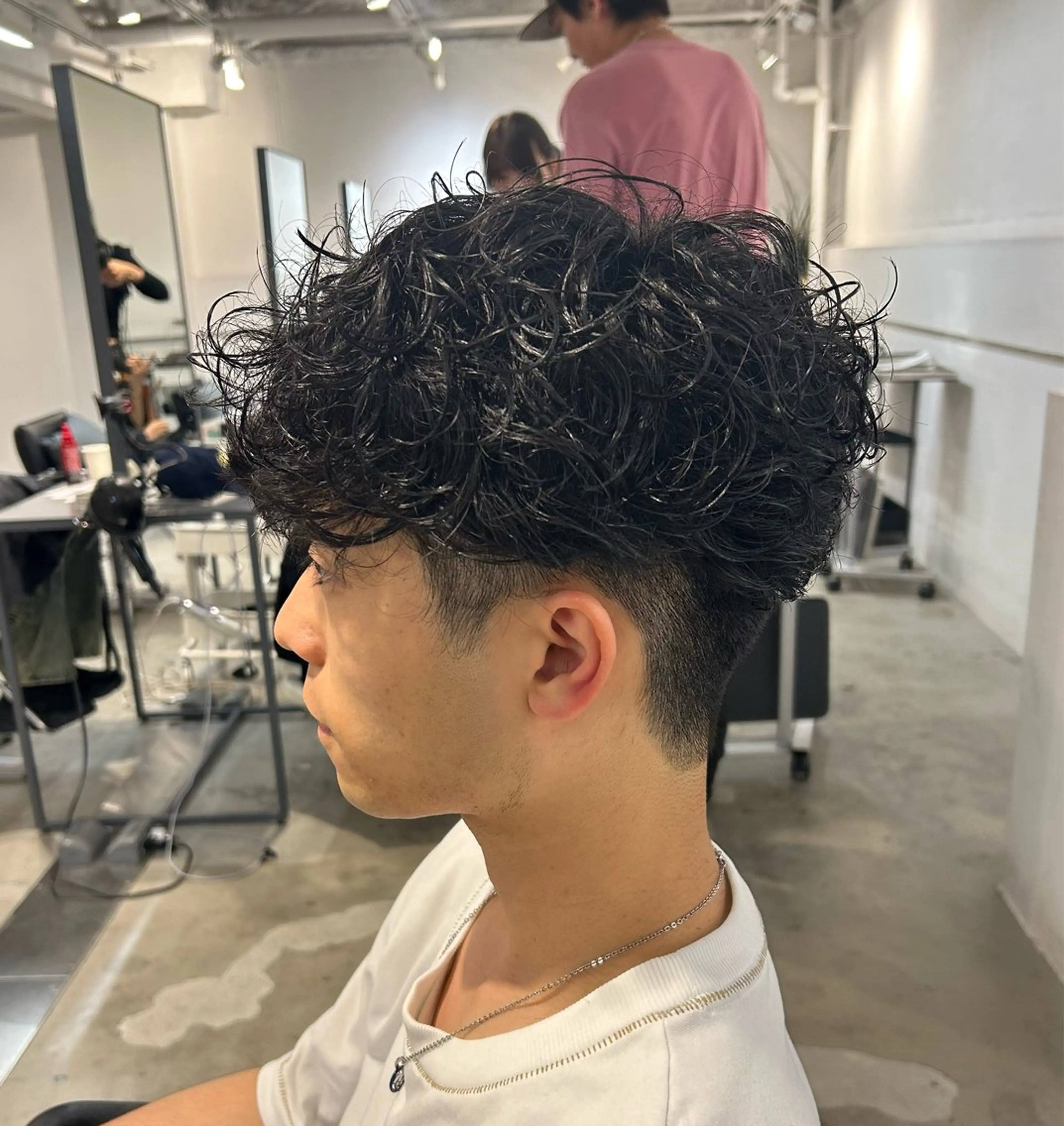 パーマ メンズ ビジネス センターパート フェードカット フェザーパーマ メンズ韓国風 カット パーマ 💈メンズパーマの 匠💈曲がる縮毛矯正のヘアスタイル