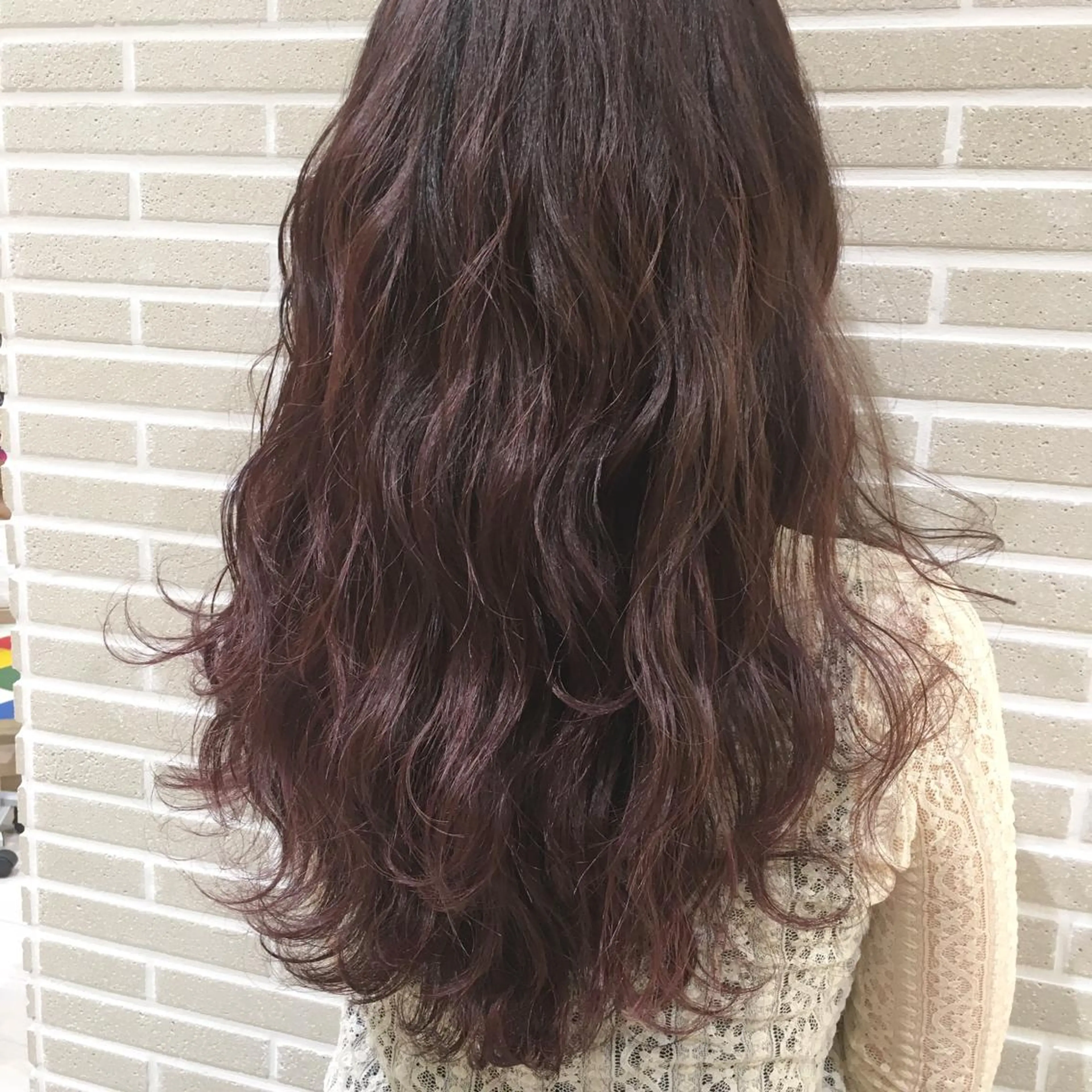 ロング amie三ノ宮所属・潟上 菜摘のヘアスタイル