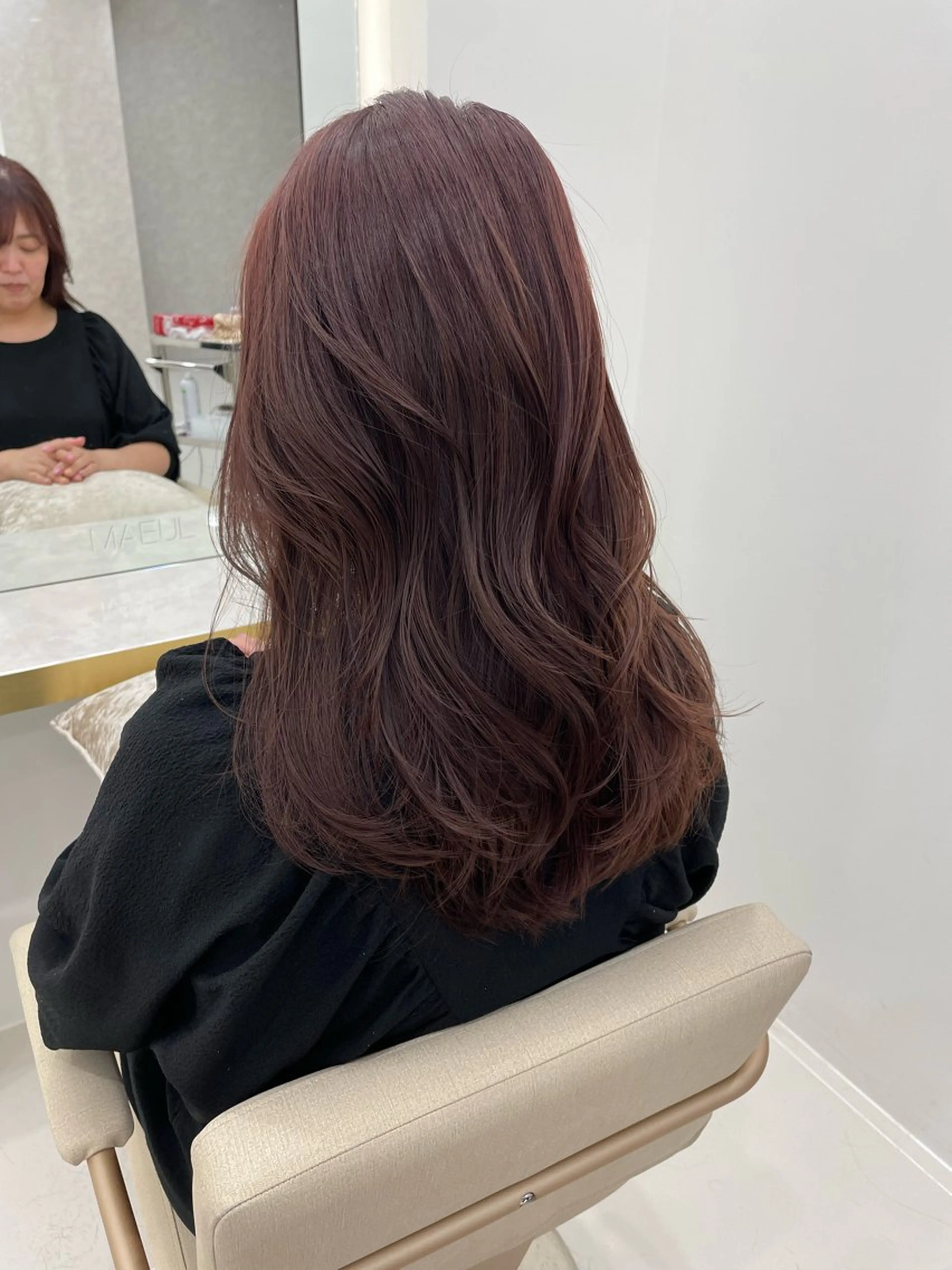 カラー 岡部 未咲希のヘアスタイル