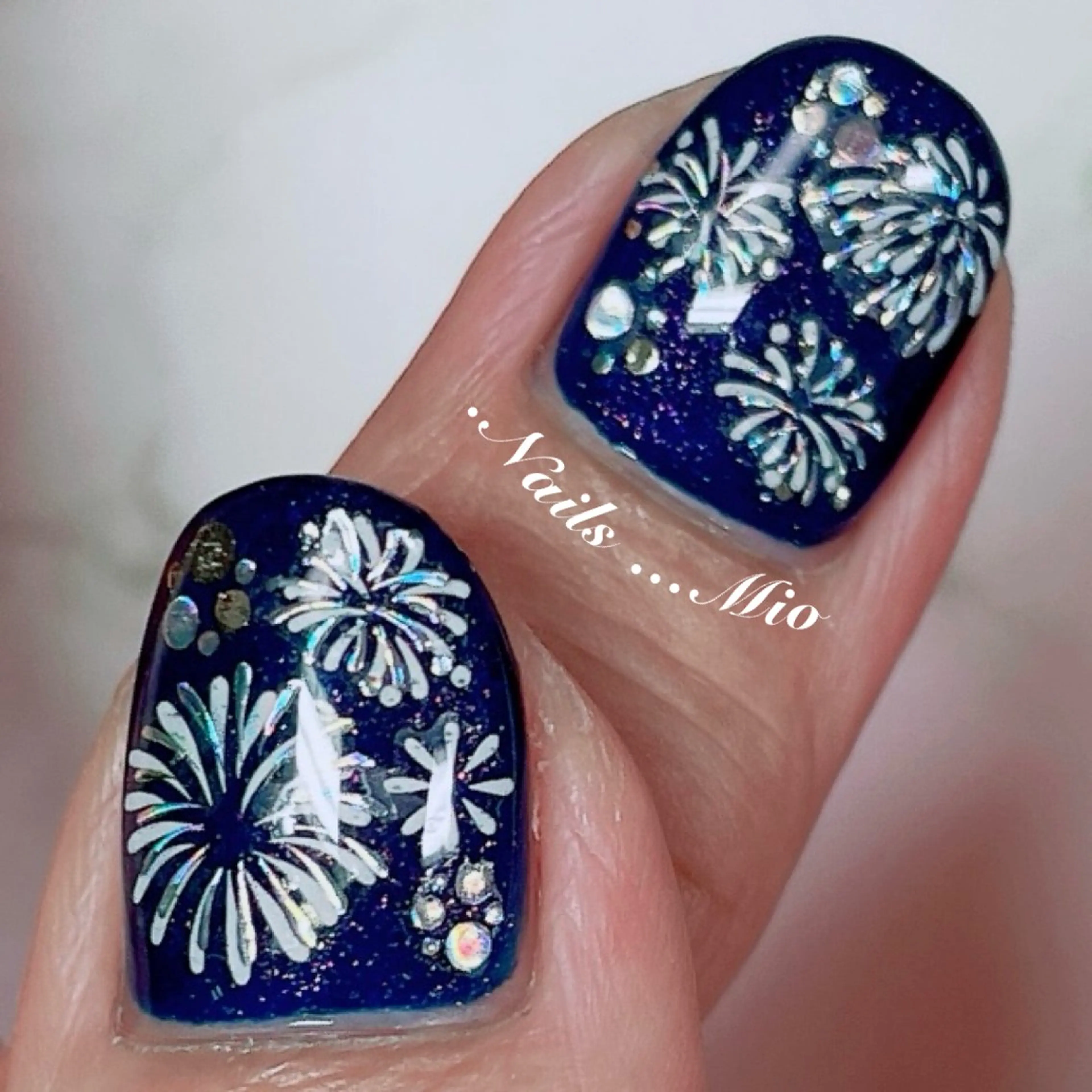 ネイル アートネイル 赤色 .Nails Mio 赤羽西ネイルサロンのネイルデザイン