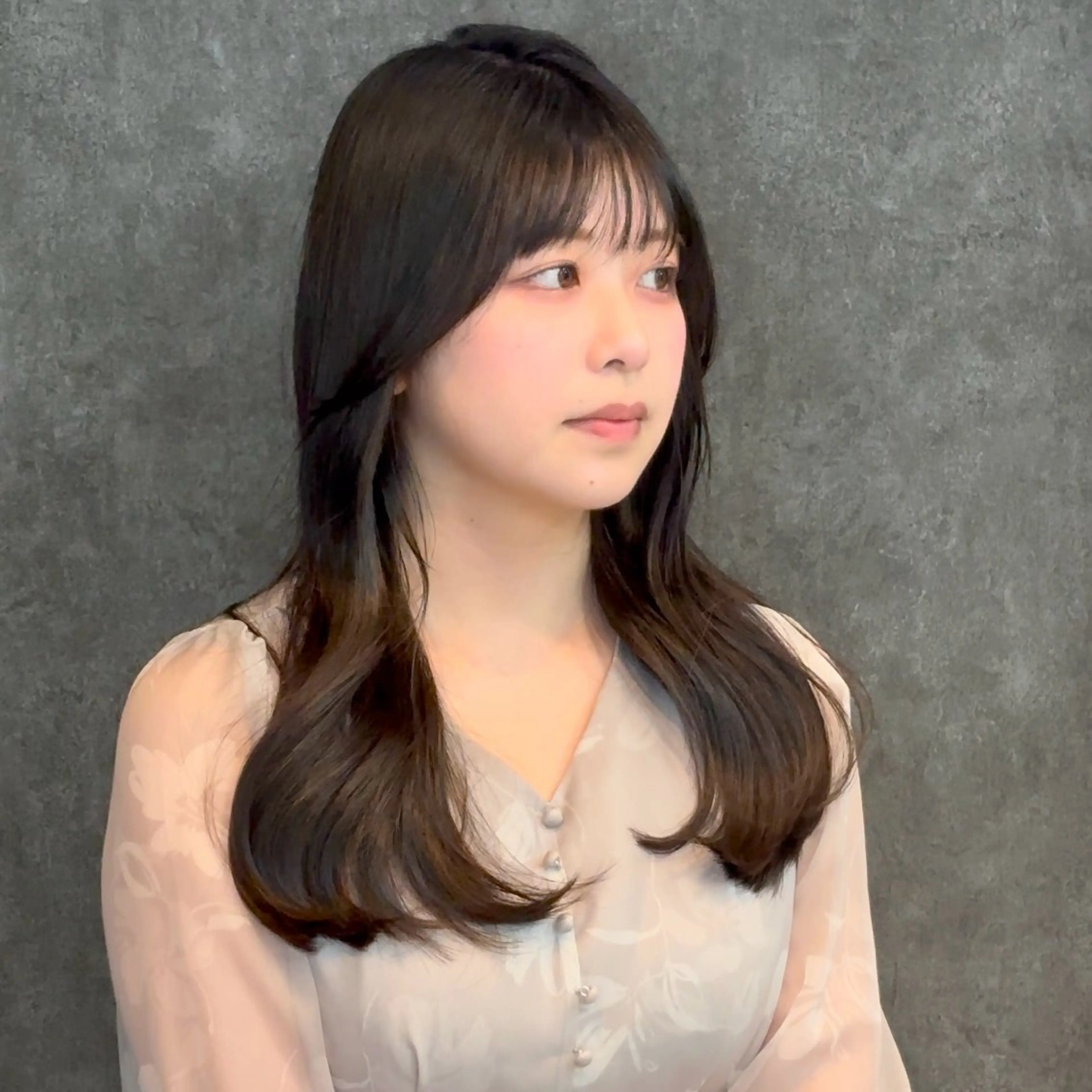 セミロング くびれヘア 韓国風ヘア レイヤーカット シースルーバング 新宿/韓国レイヤー 顔まわり/RIKUのヘアスタイル