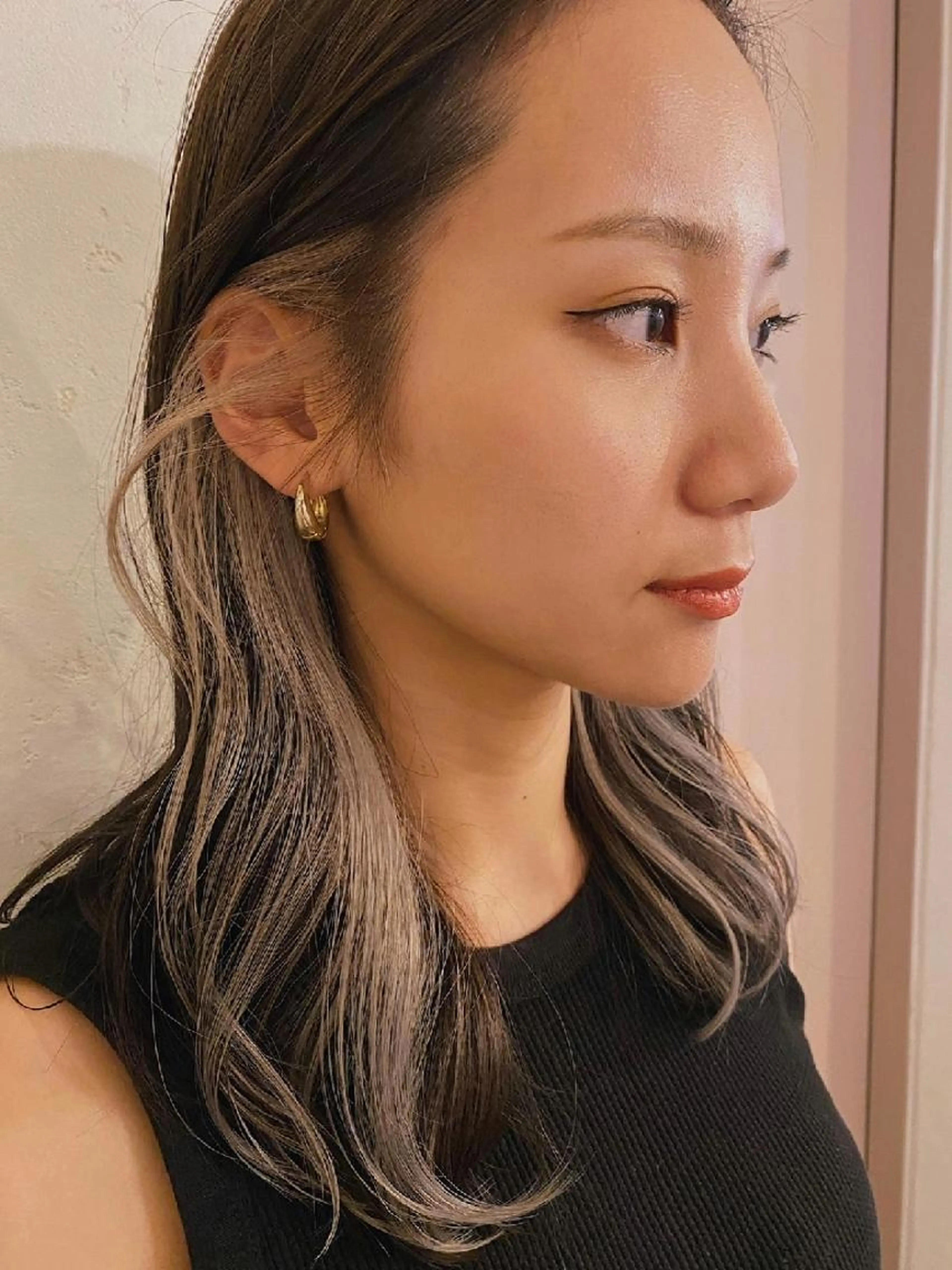 イヤリングカラーが人気　ケアブリーチを使用　インナーブリーチ＋カラー＋トリートメントの写真