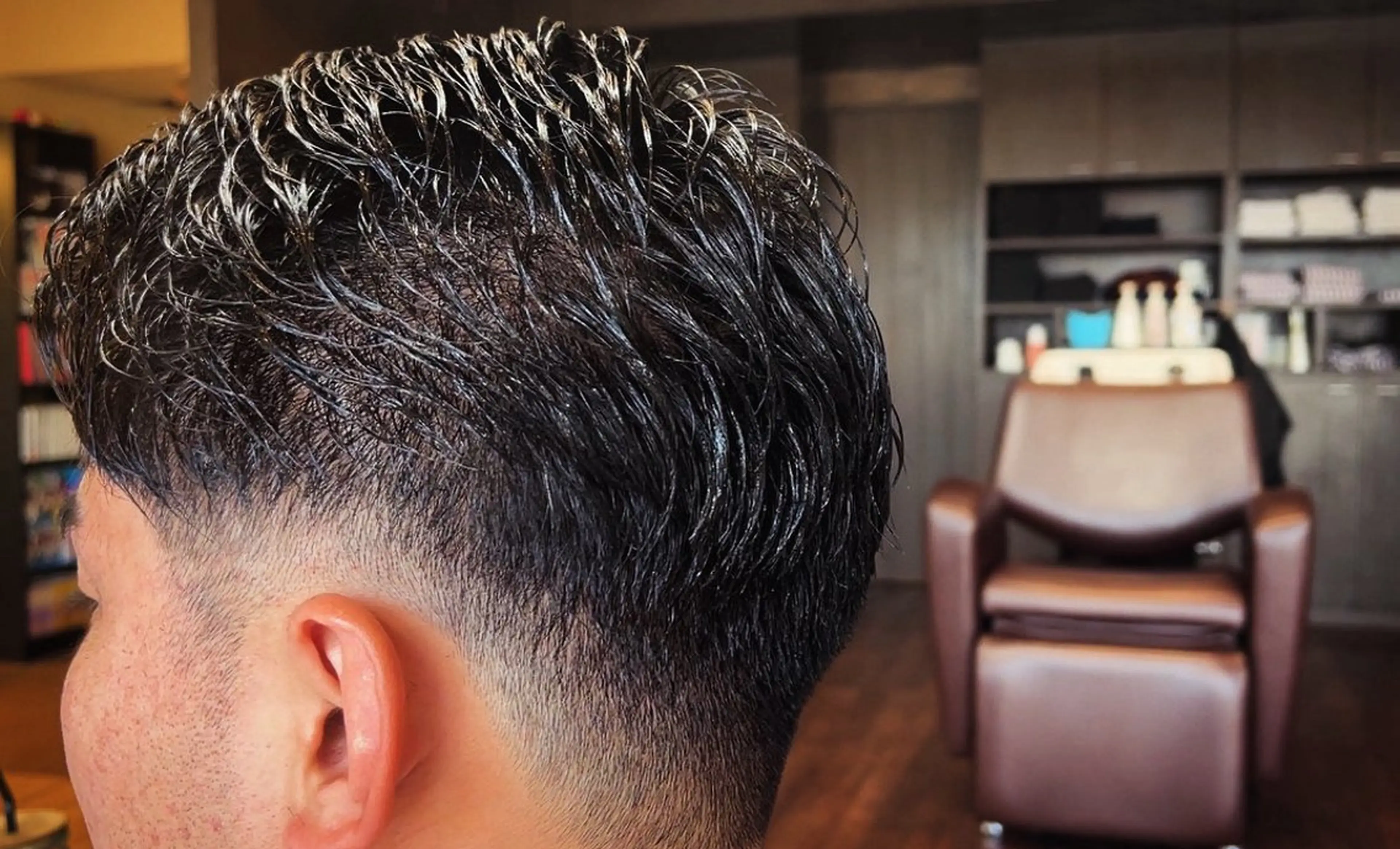 ショート メンズ アップバング ビジネス フェードカット ショートヘア カット BEACH　HAIR&NAIL所属・両国駅徒歩1分⭐️ アイロン仕上げのヘアスタイル