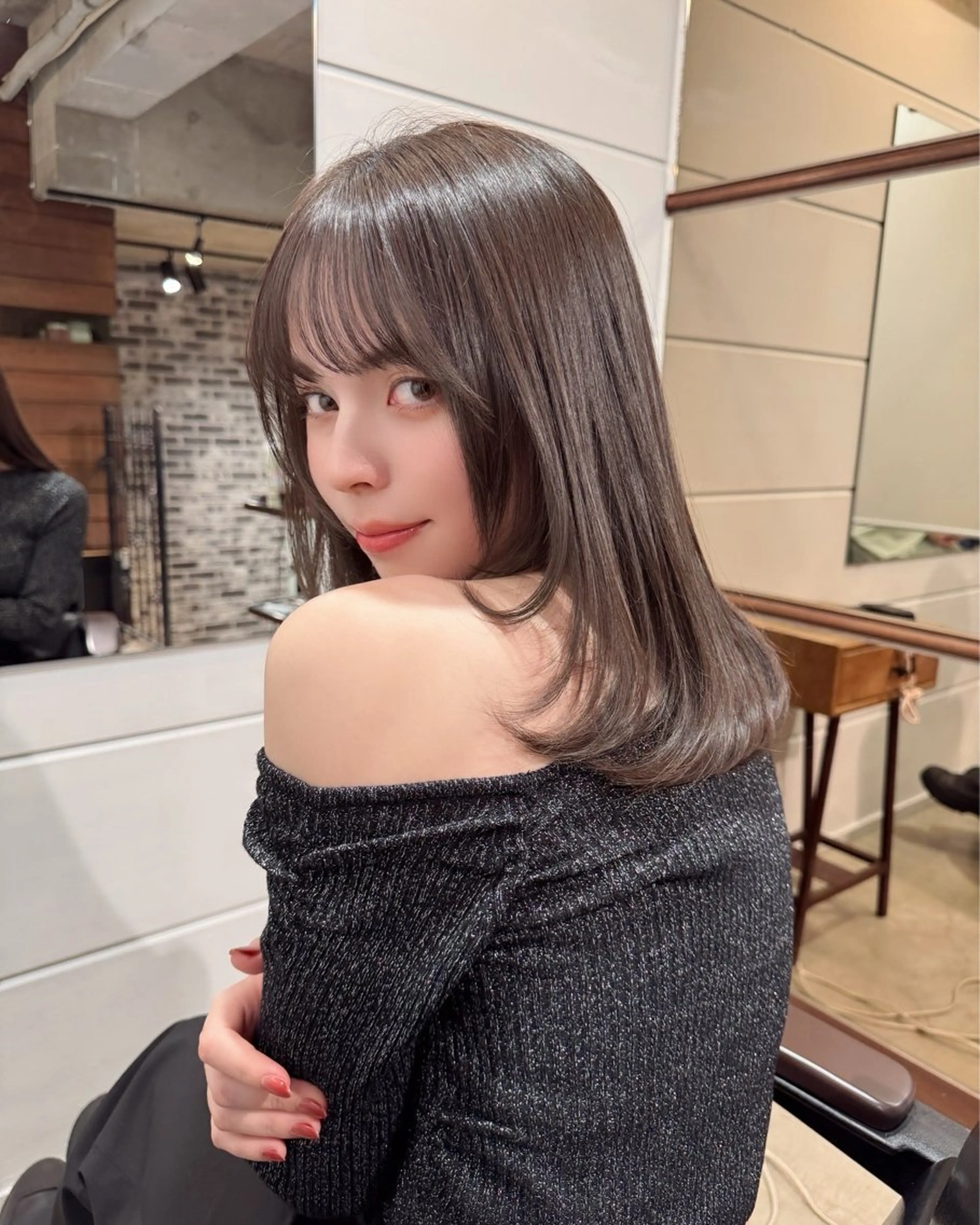 セミロング 似合わせモテヘア Akari🦢🖤のヘアスタイル