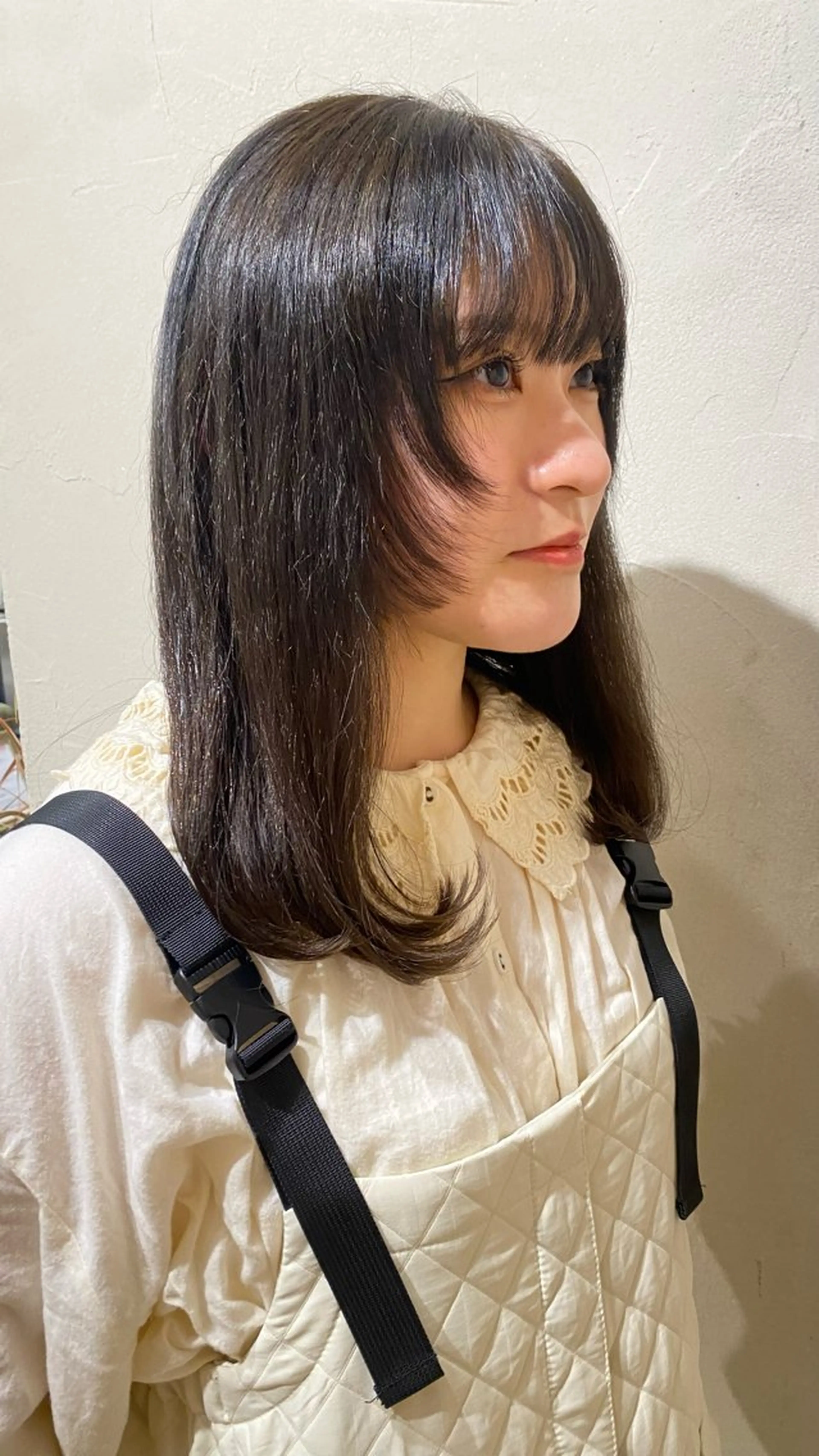 セミロング 顔まわりレイヤー 顔周りカット レイヤーカット 綾香 /透明感カラーのヘアスタイル