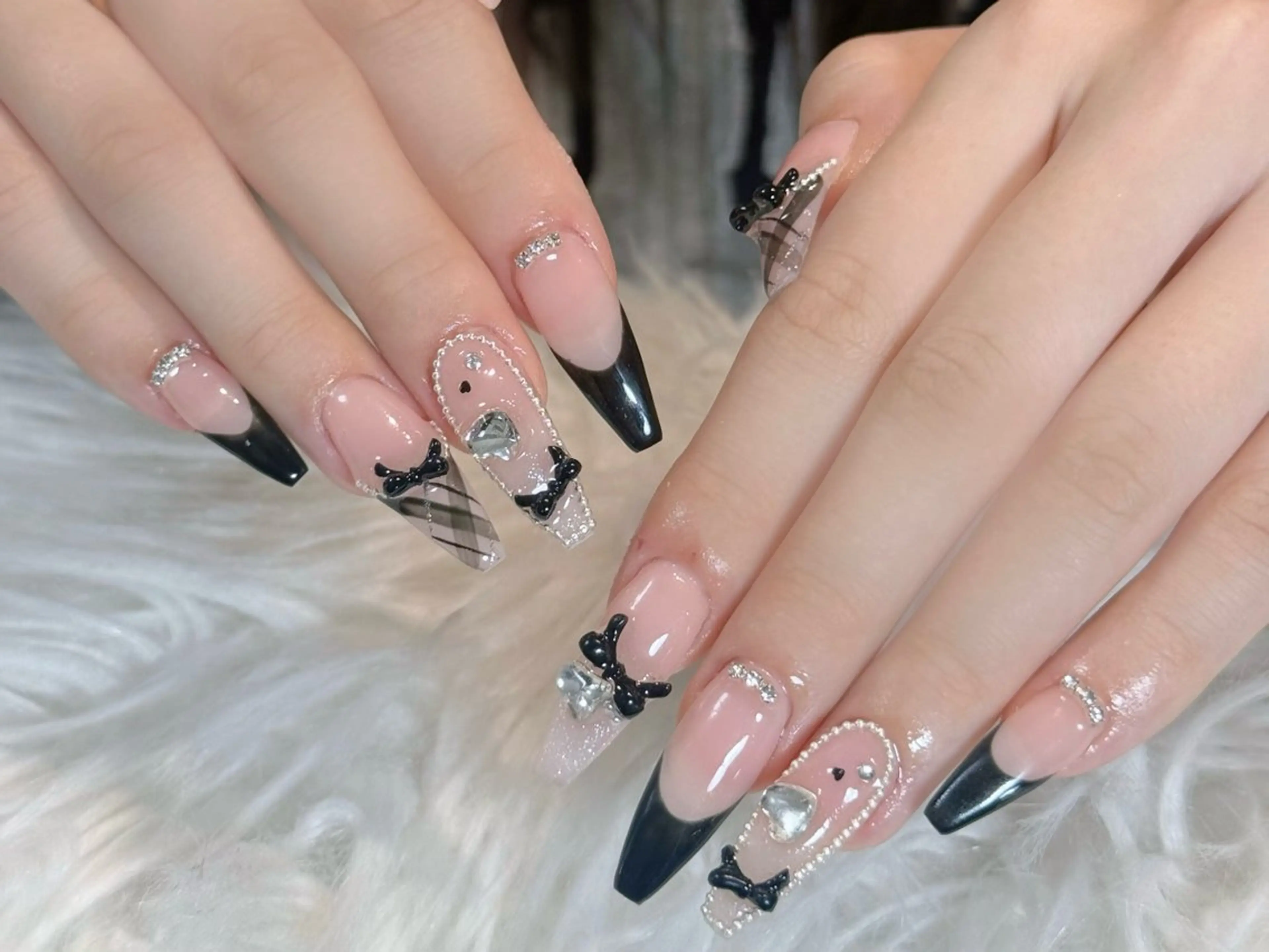 ネイル ボルドー ブラウン チークネイル ドット フットネイル ハンドネイル Julli nail所属・Julli ジュリのネイルデザイン