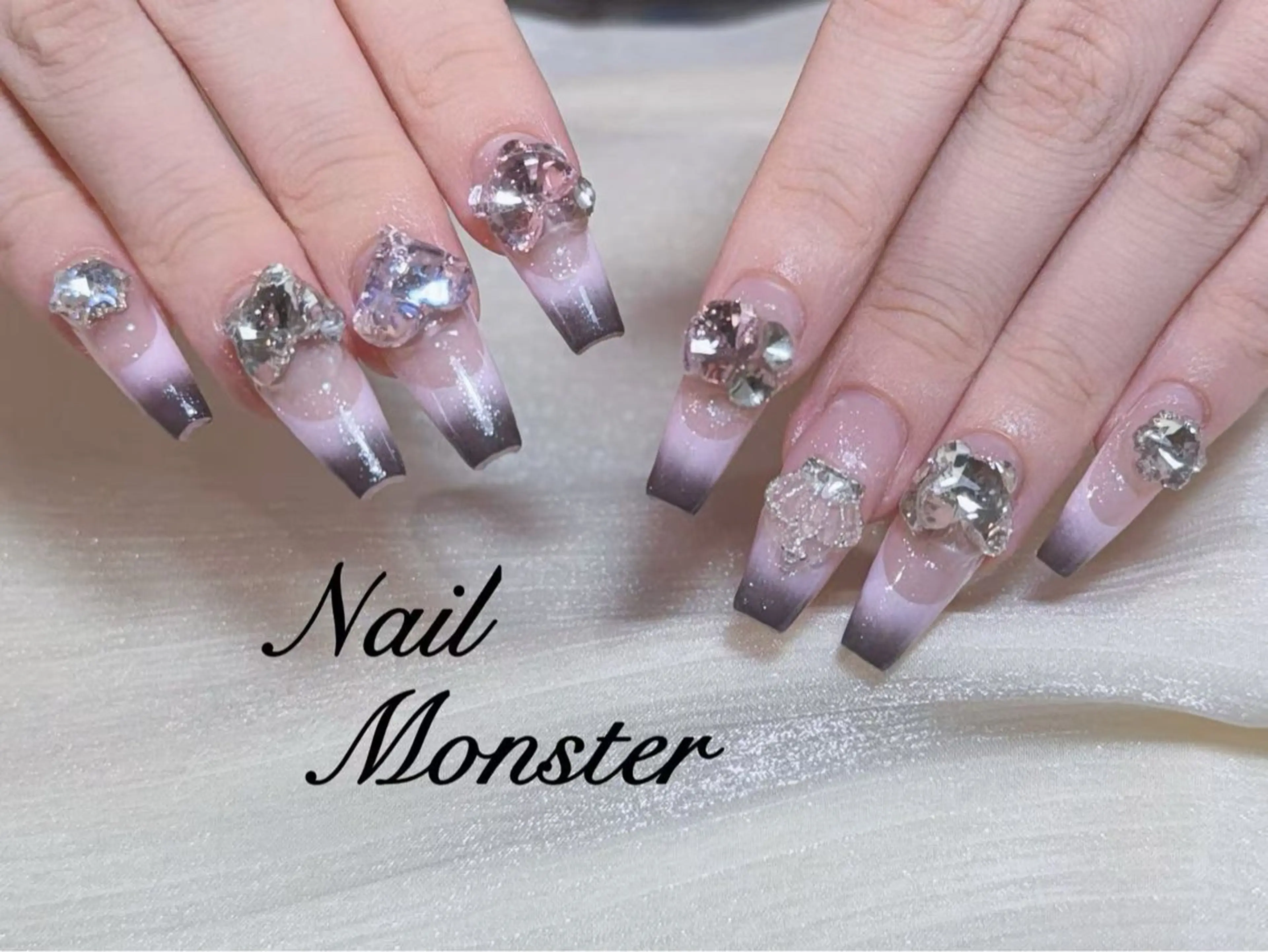 ネイル アートネイル オーロラネイル ガーリー キラキラネイル 韓国ネイル ハンドネイル ハンドケア Nail Monsterのネイルデザイン