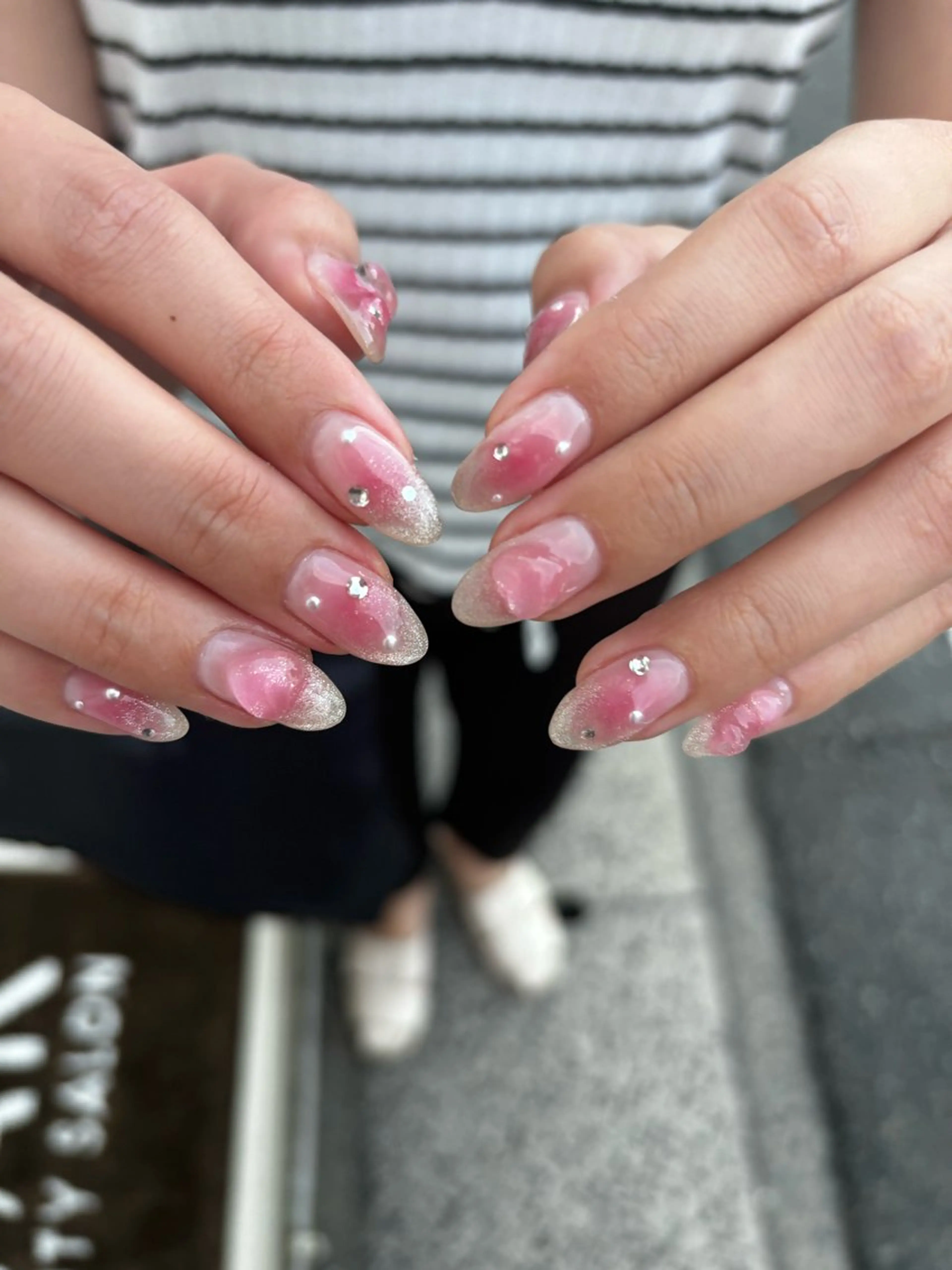 ネイル チークネイル ワンホンネイル ハンドネイル Maede Kanaのネイルデザイン