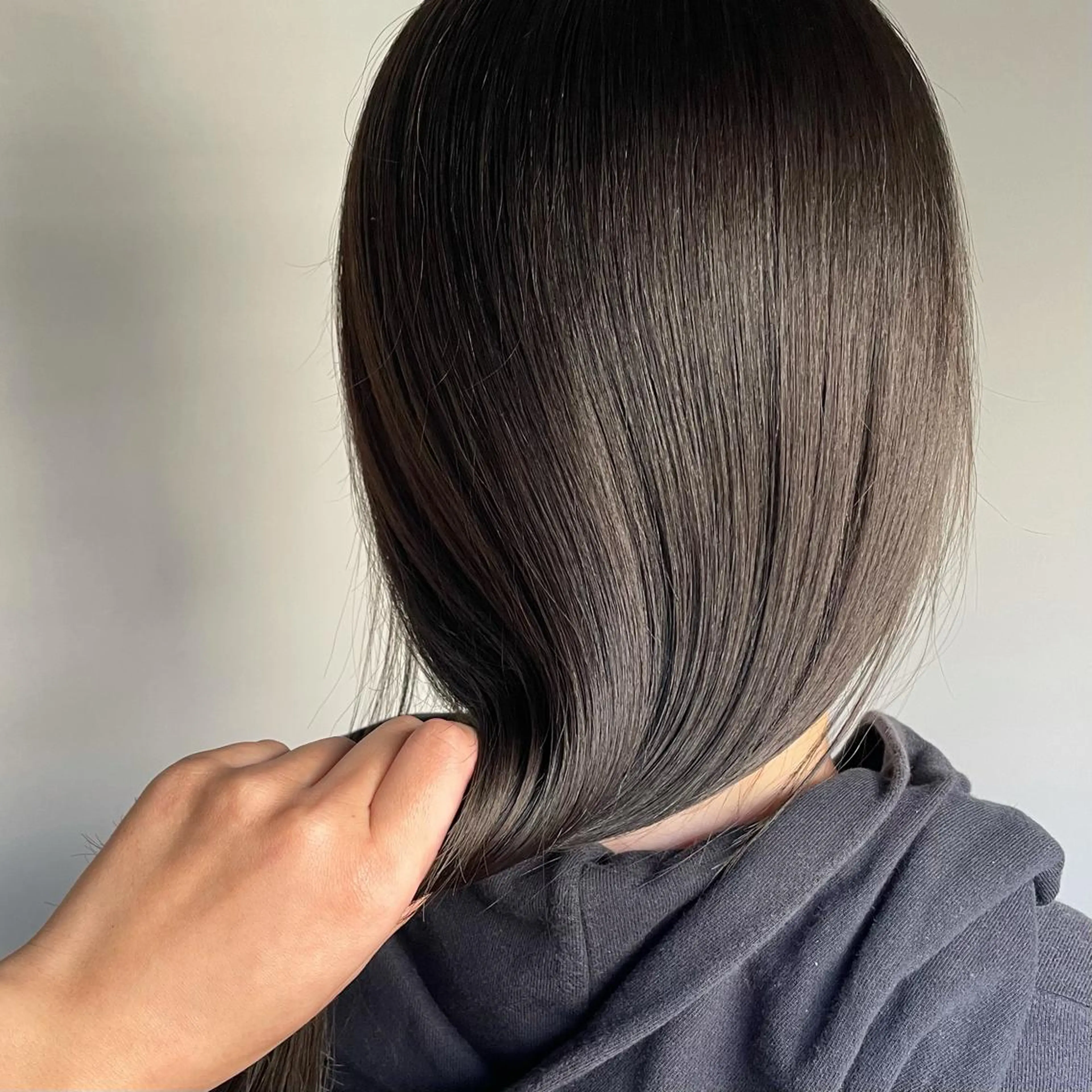 ロング カラー アッシュ ベージュカラー 黒髪 透明感カラー グレージュ 瀬原 千夏のヘアスタイル