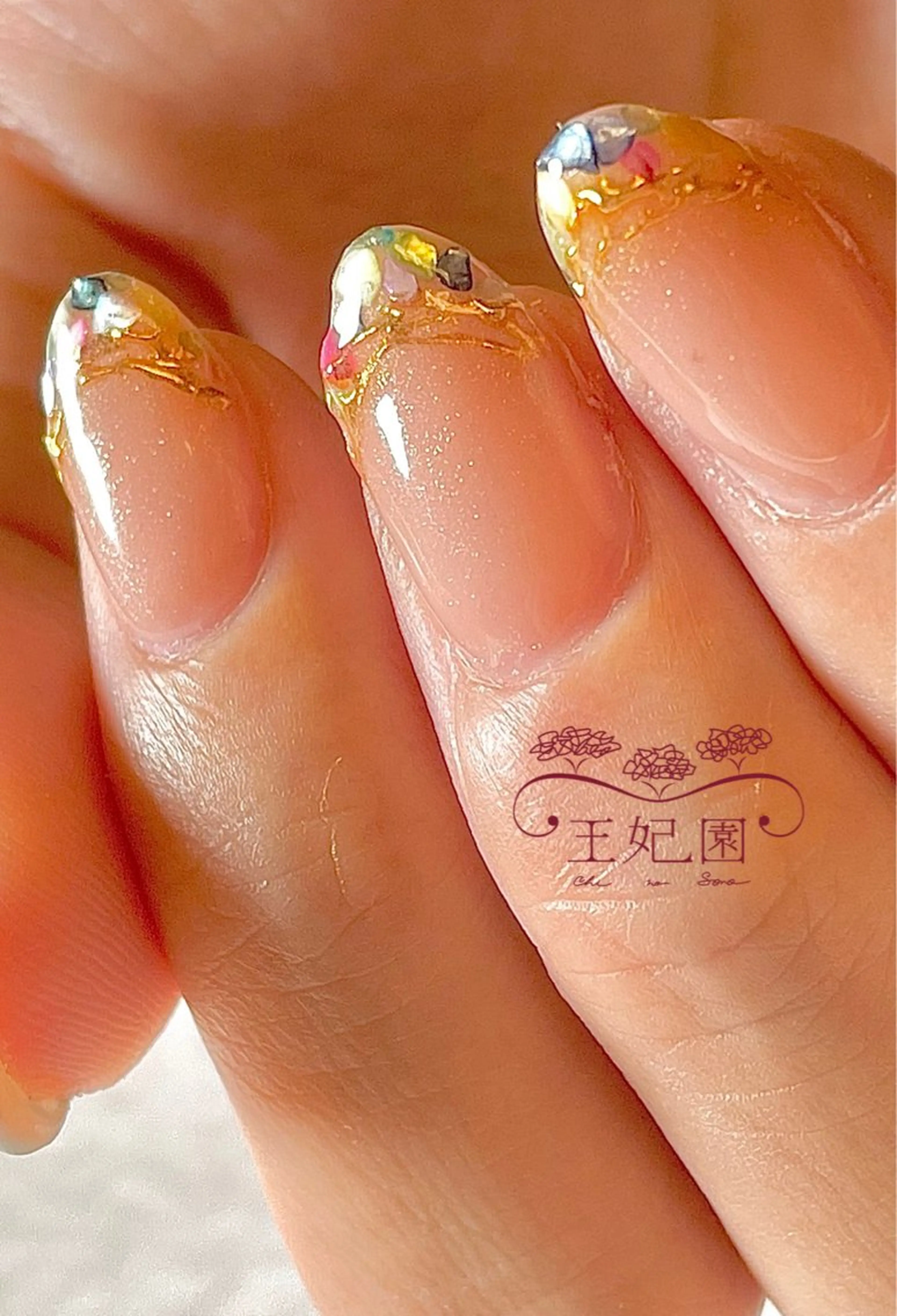 ネイル フレンチネイル ジェルネイル ミラーネイル 持ち込み ニュアンスネイル nail salon王妃の園所属・王妃の園 ohinosonoのネイルデザイン
